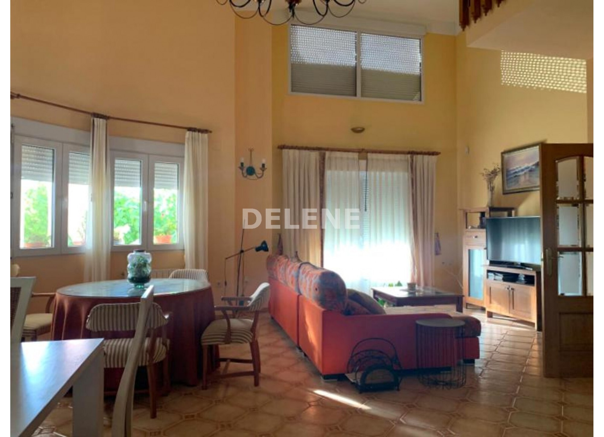 2708 CHALET DE CAMPO CON GARAJE, EN HELLÍN