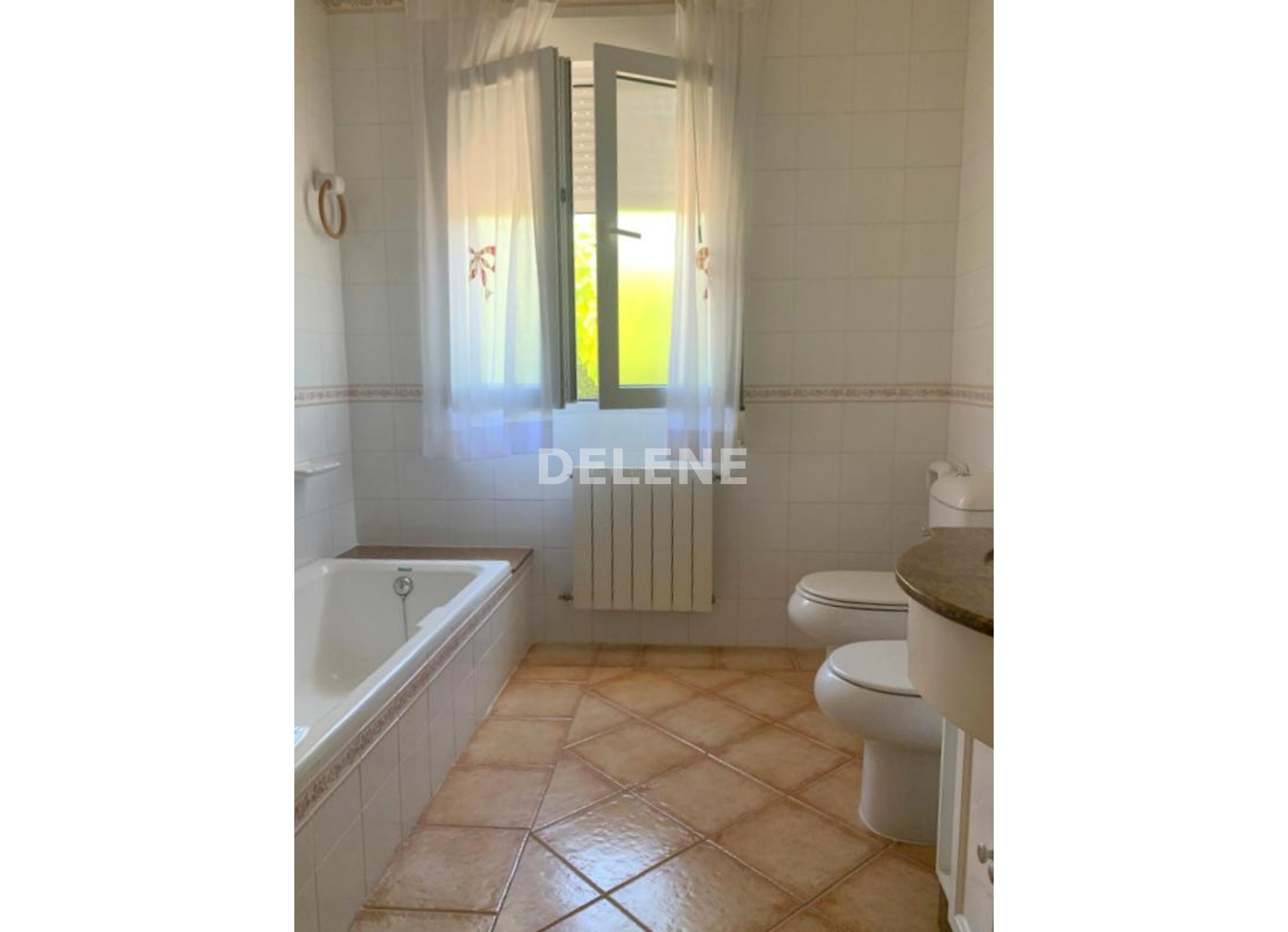 2708 CHALET DE CAMPO CON GARAJE, EN HELLÍN