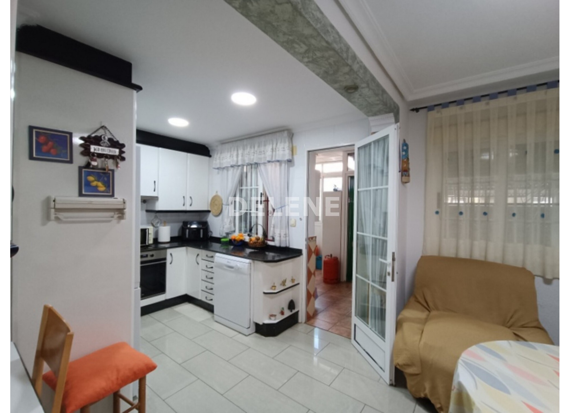 2866 CHALET ADOSADO CON PATIO EN ISSO