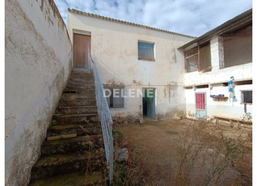 2871 TERRENO CON VIVIENDA PARA REFORMAR EN DIRECCIÓN CASA POTRILLA