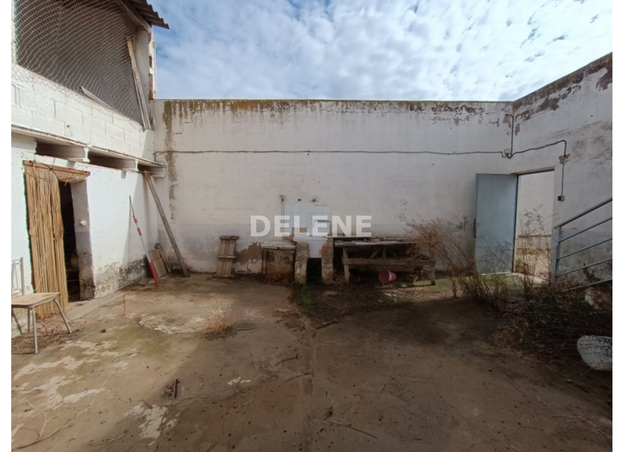 2871 TERRENO CON VIVIENDA PARA REFORMAR EN DIRECCIÓN CASA POTRILLA