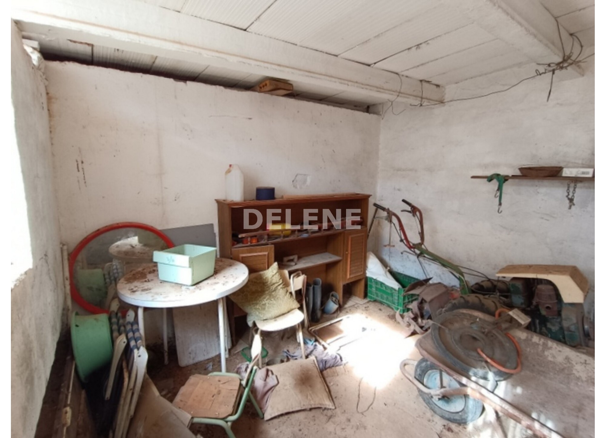 2871 TERRENO CON VIVIENDA PARA REFORMAR EN DIRECCIÓN CASA POTRILLA