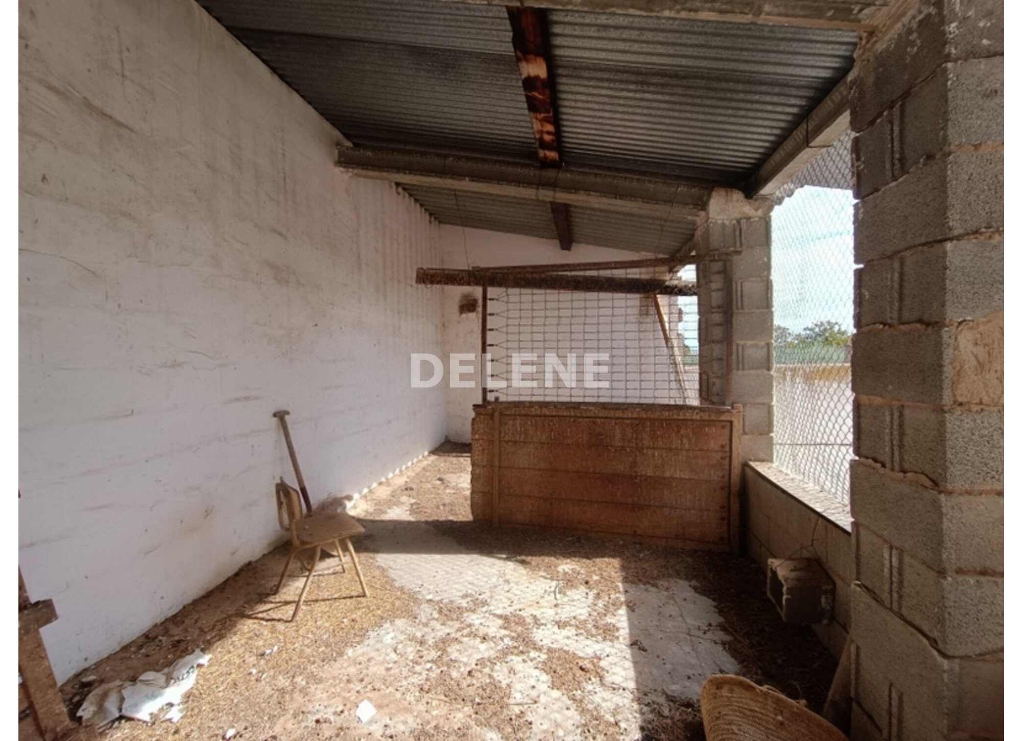 2871 TERRENO CON VIVIENDA PARA REFORMAR EN DIRECCIÓN CASA POTRILLA