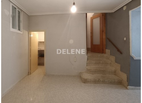 2827 CASA CON TERRAZA EN SAN ROQUE