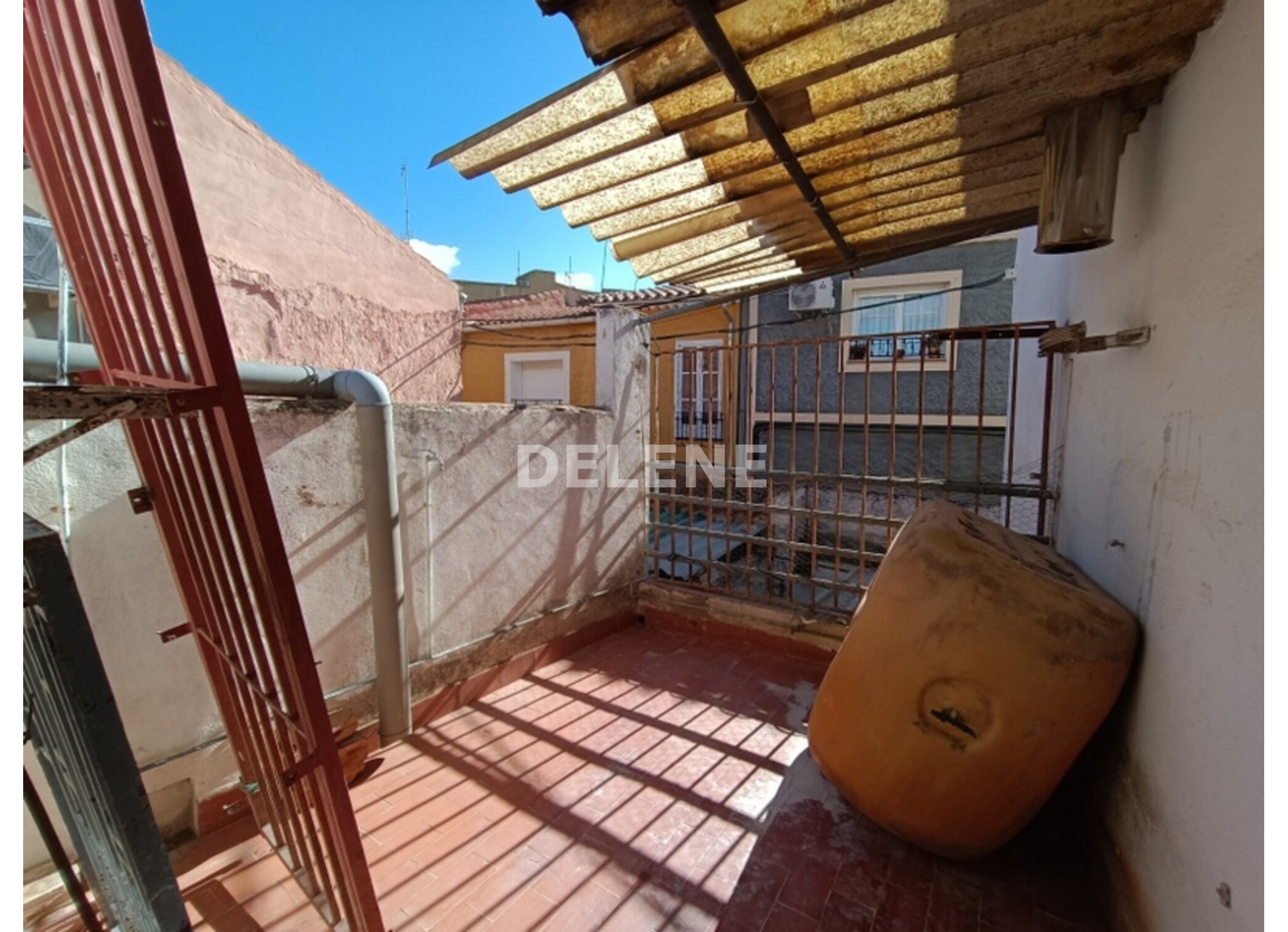 2827 CASA CON TERRAZA EN SAN ROQUE