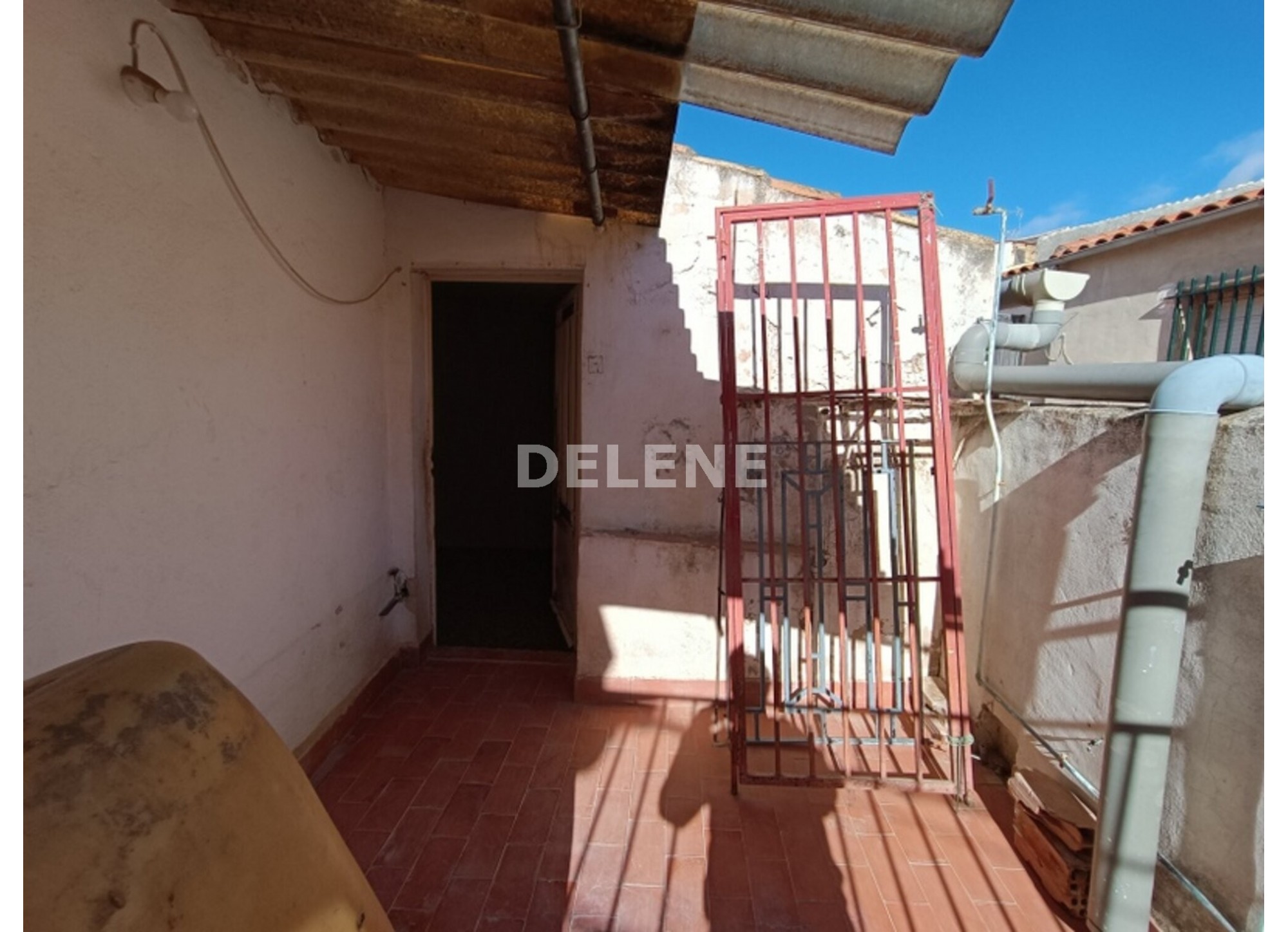 2827 CASA CON TERRAZA EN SAN ROQUE