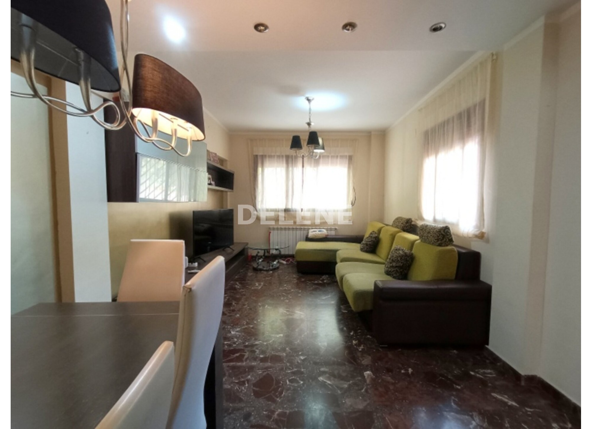 2872 ADOSADO CON PATIO GARAJE Y SOTANO EN ZONA AMBULATORIO Nº 2