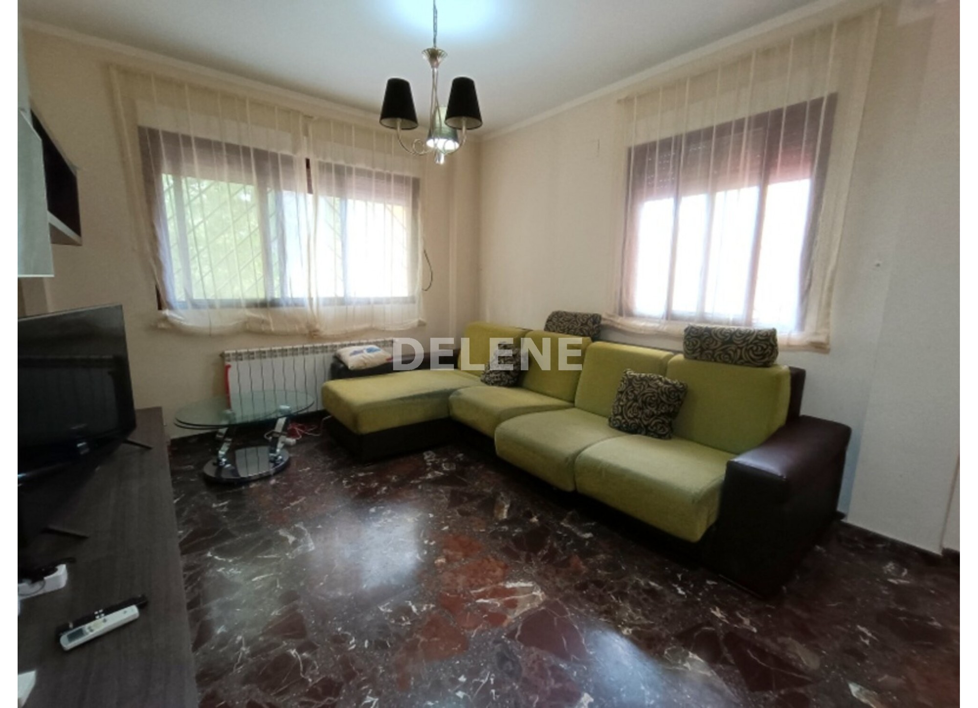 2872 ADOSADO CON PATIO GARAJE Y SOTANO EN ZONA AMBULATORIO Nº 2