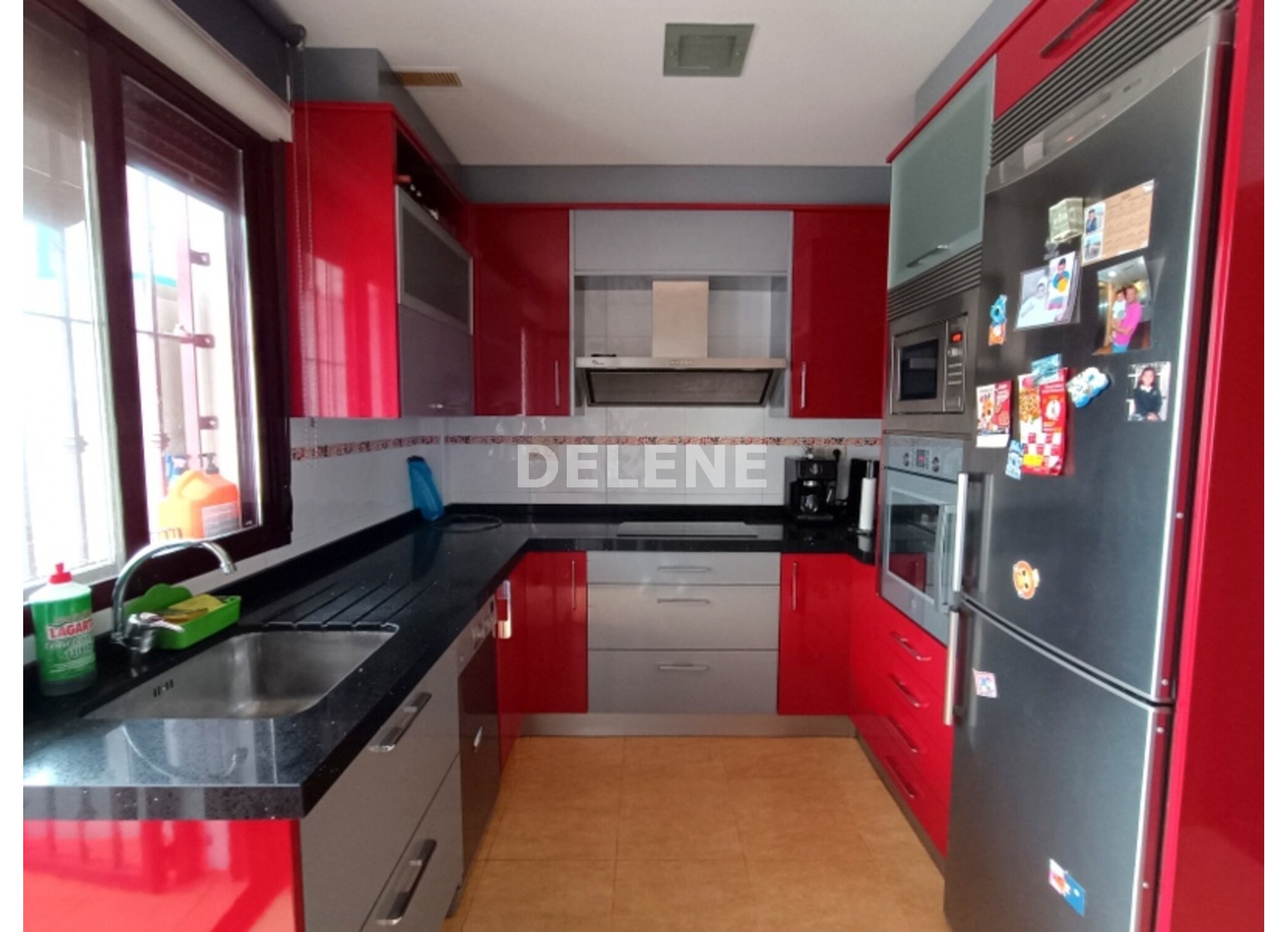 2872 ADOSADO CON PATIO GARAJE Y SOTANO EN ZONA AMBULATORIO Nº 2