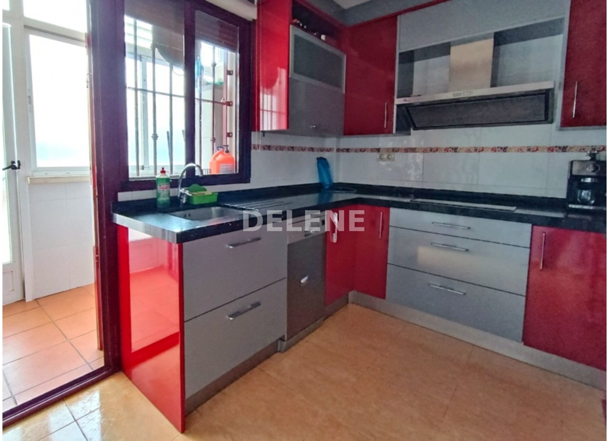 2872 ADOSADO CON PATIO GARAJE Y SOTANO EN ZONA AMBULATORIO Nº 2