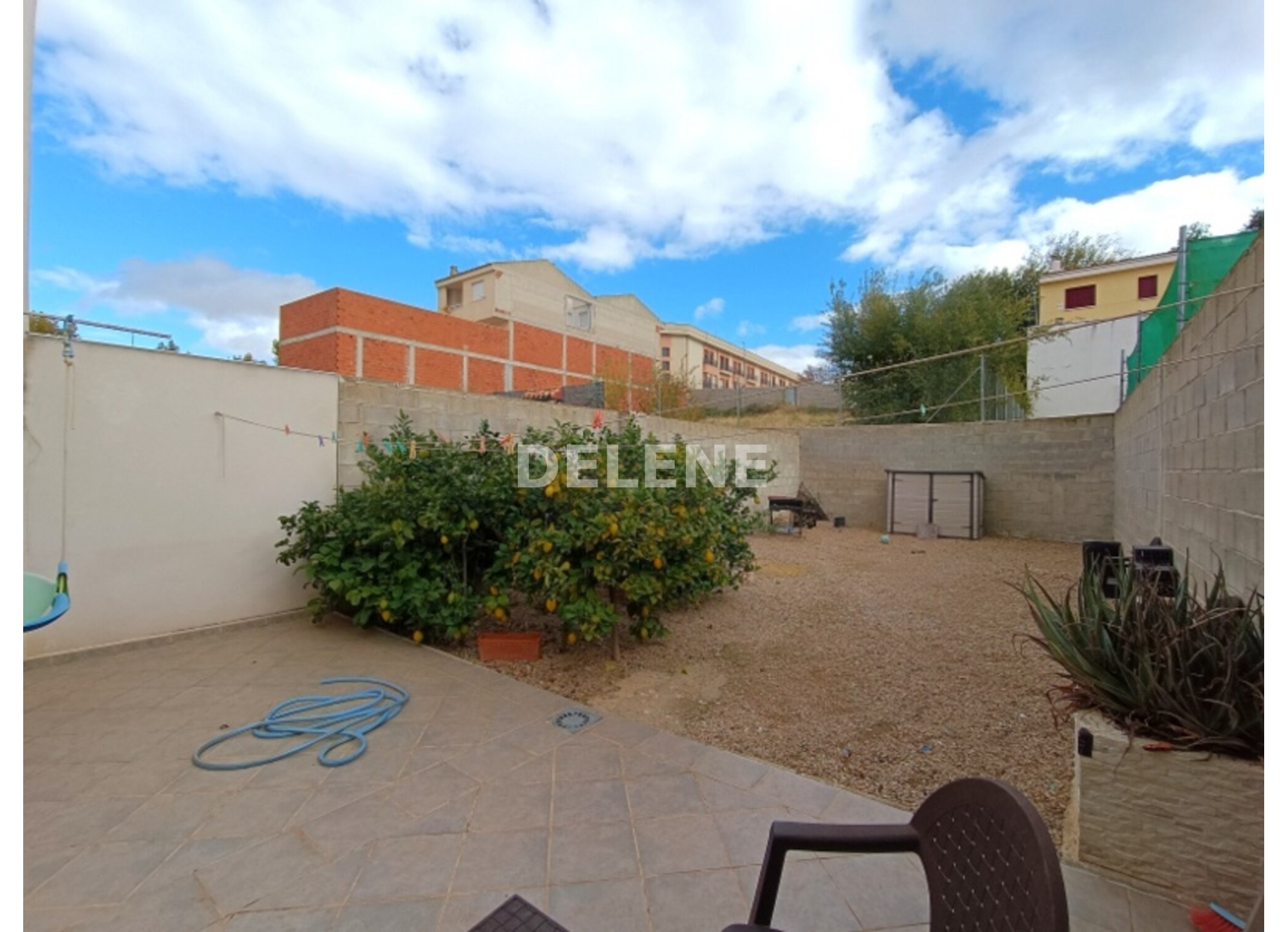 2872 ADOSADO CON PATIO GARAJE Y SOTANO EN ZONA AMBULATORIO Nº 2