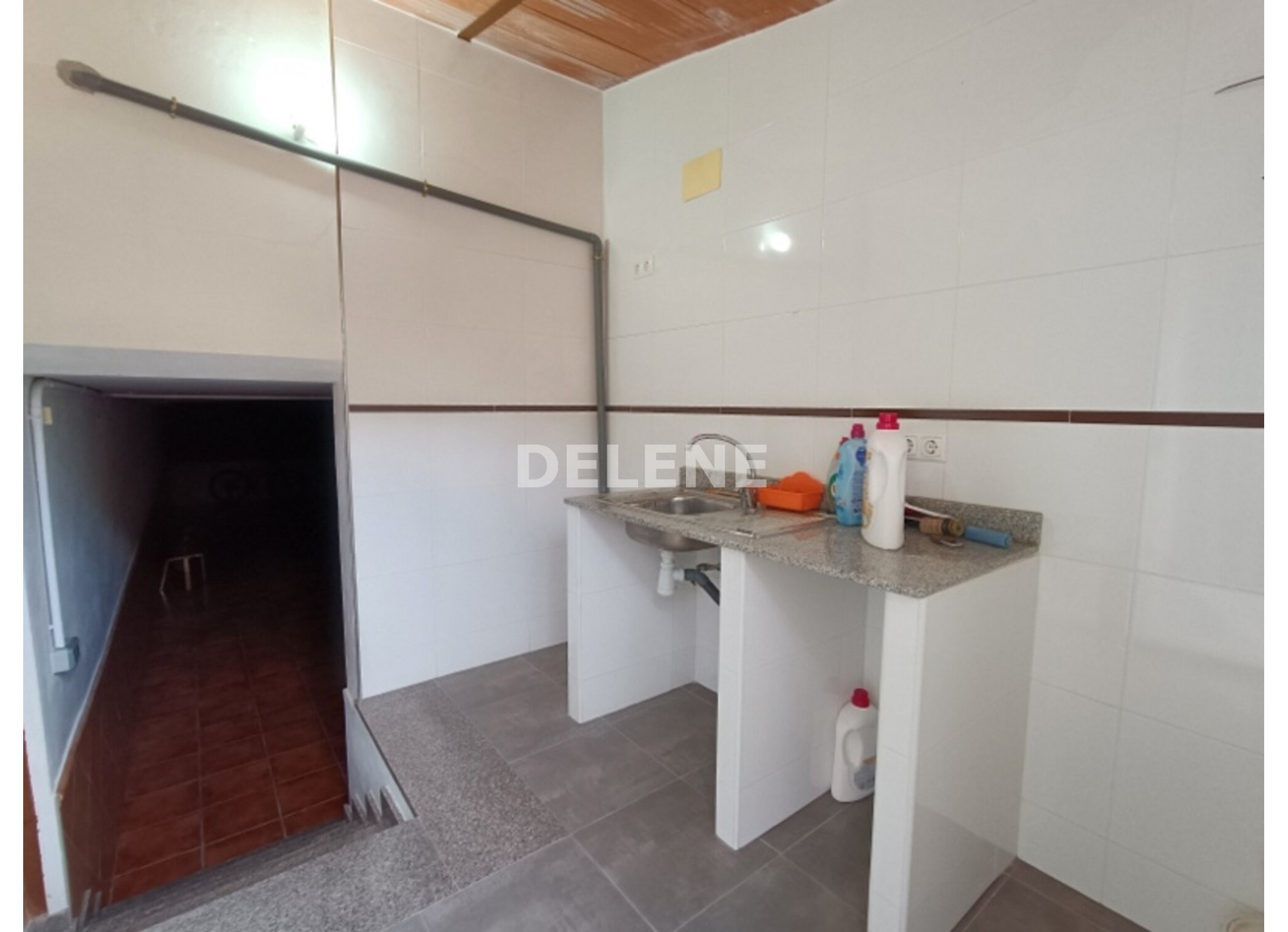 2872 ADOSADO CON PATIO GARAJE Y SOTANO EN ZONA AMBULATORIO Nº 2