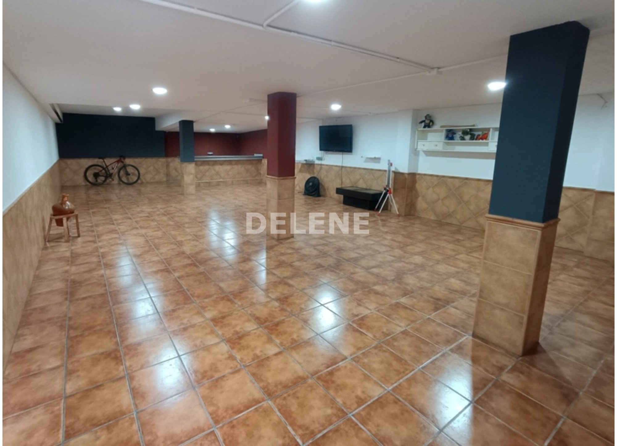 2872 ADOSADO CON PATIO GARAJE Y SOTANO EN ZONA AMBULATORIO Nº 2