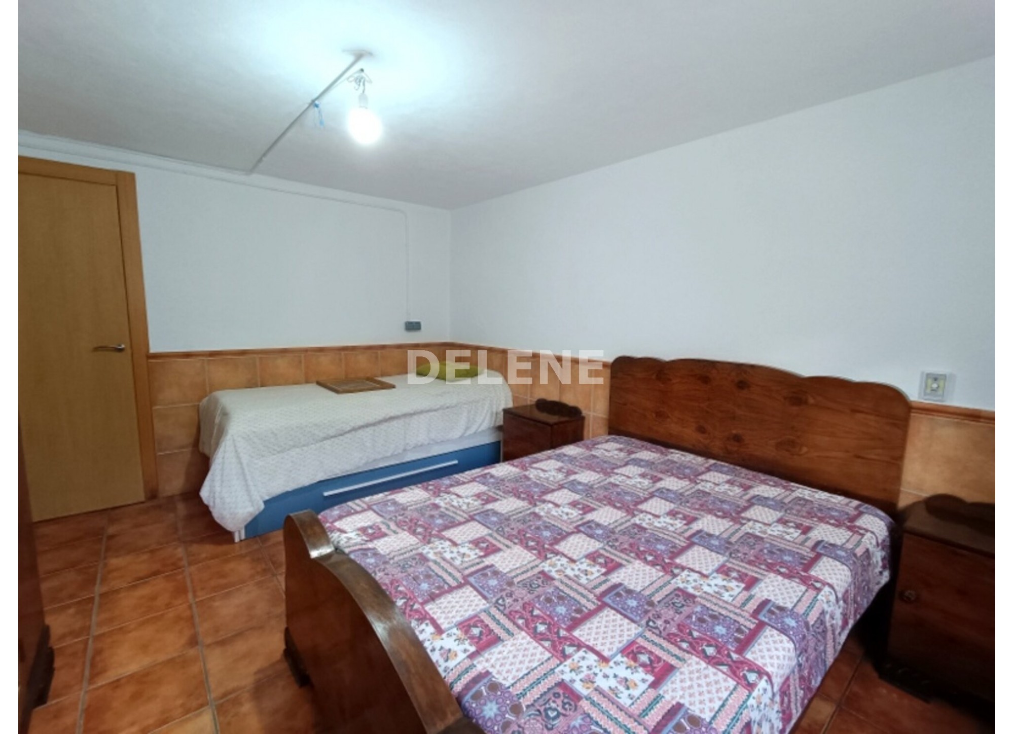 2872 ADOSADO CON PATIO GARAJE Y SOTANO EN ZONA AMBULATORIO Nº 2