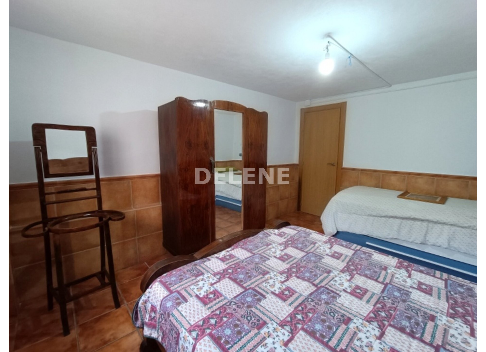 2872 ADOSADO CON PATIO GARAJE Y SOTANO EN ZONA AMBULATORIO Nº 2