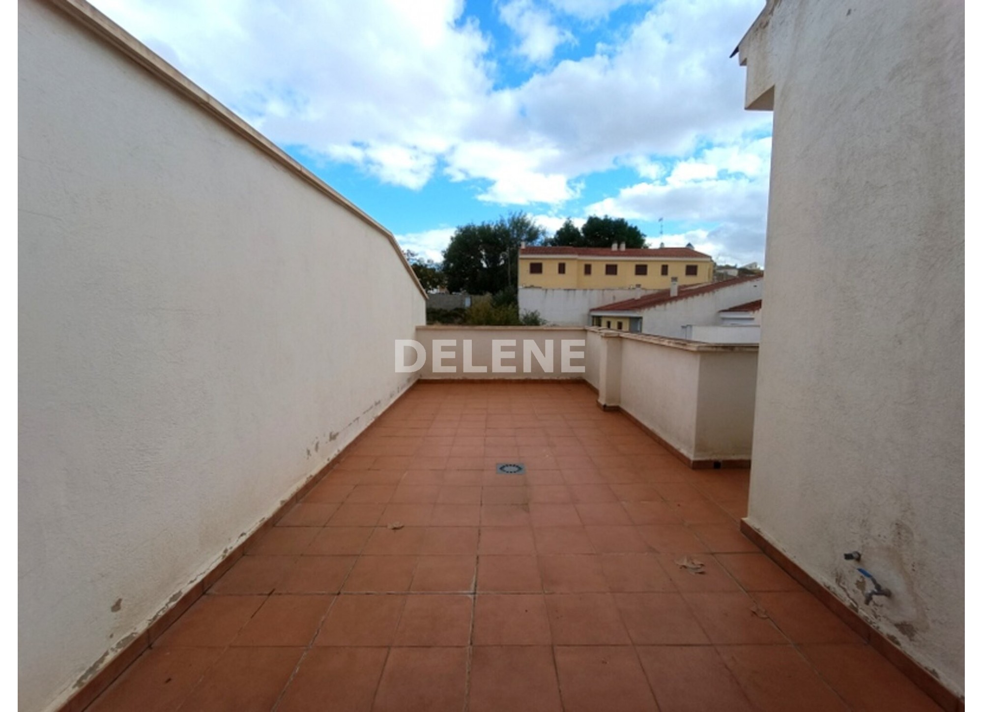 2872 ADOSADO CON PATIO GARAJE Y SOTANO EN ZONA AMBULATORIO Nº 2