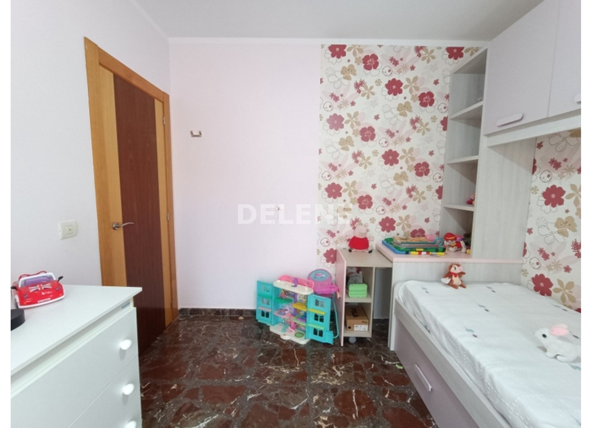 2872 ADOSADO CON PATIO GARAJE Y SOTANO EN ZONA AMBULATORIO Nº 2