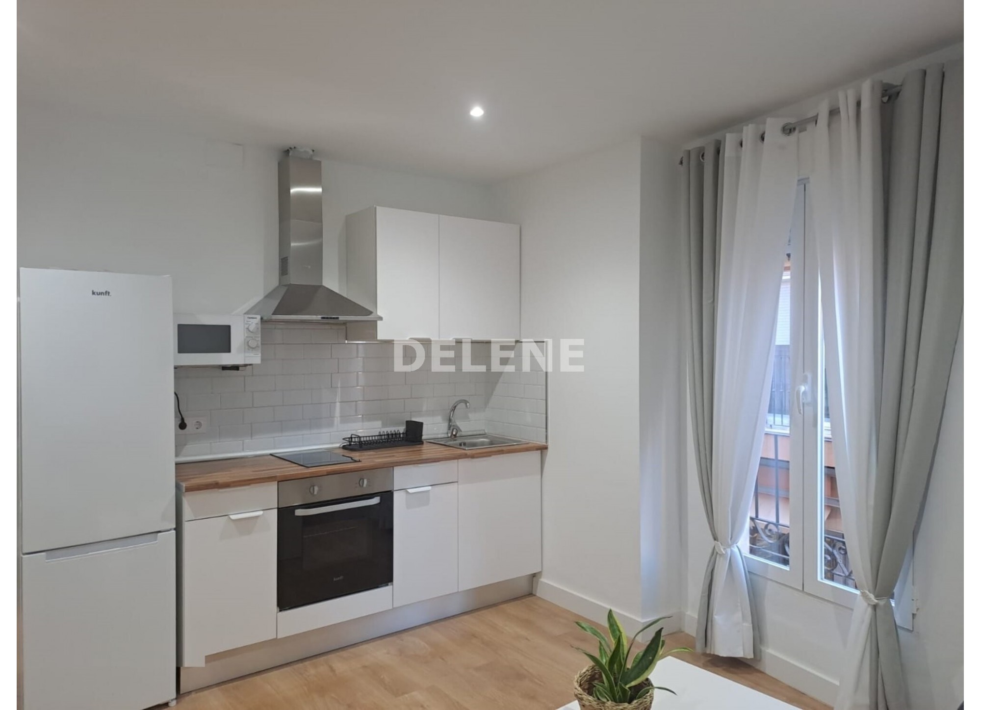 2873 APARTAMENTO CON BALCÓN, ZONA MESONES