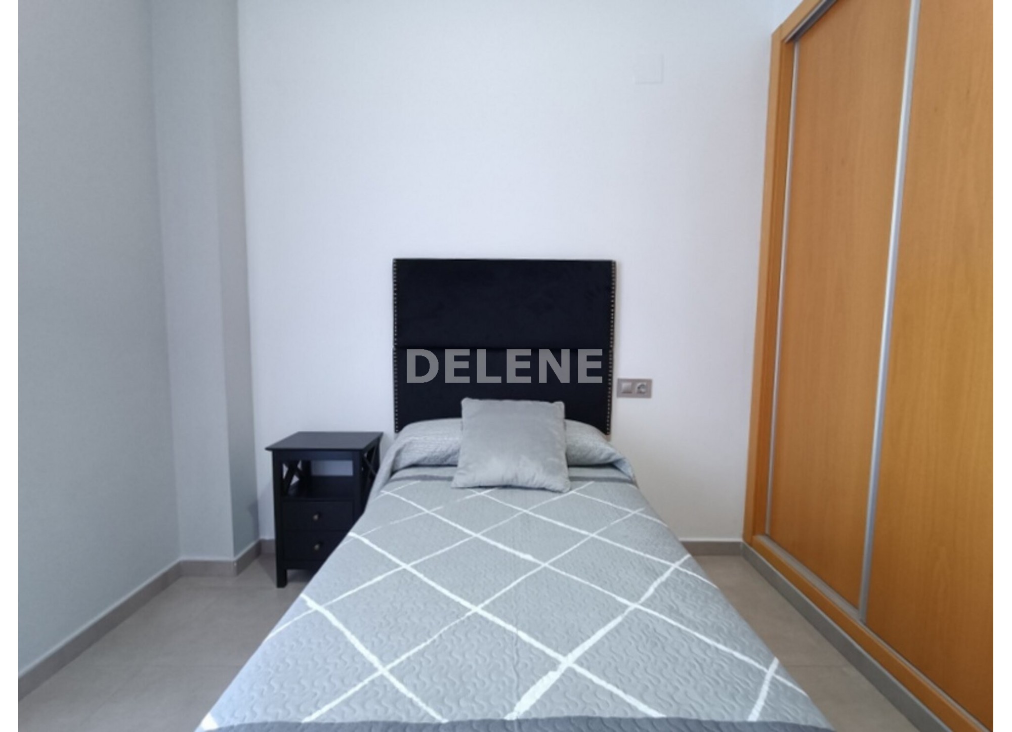 2874 PISO CON COCHERA, TRASTERO Y DOS BALCONES ZONA HOSPITAL