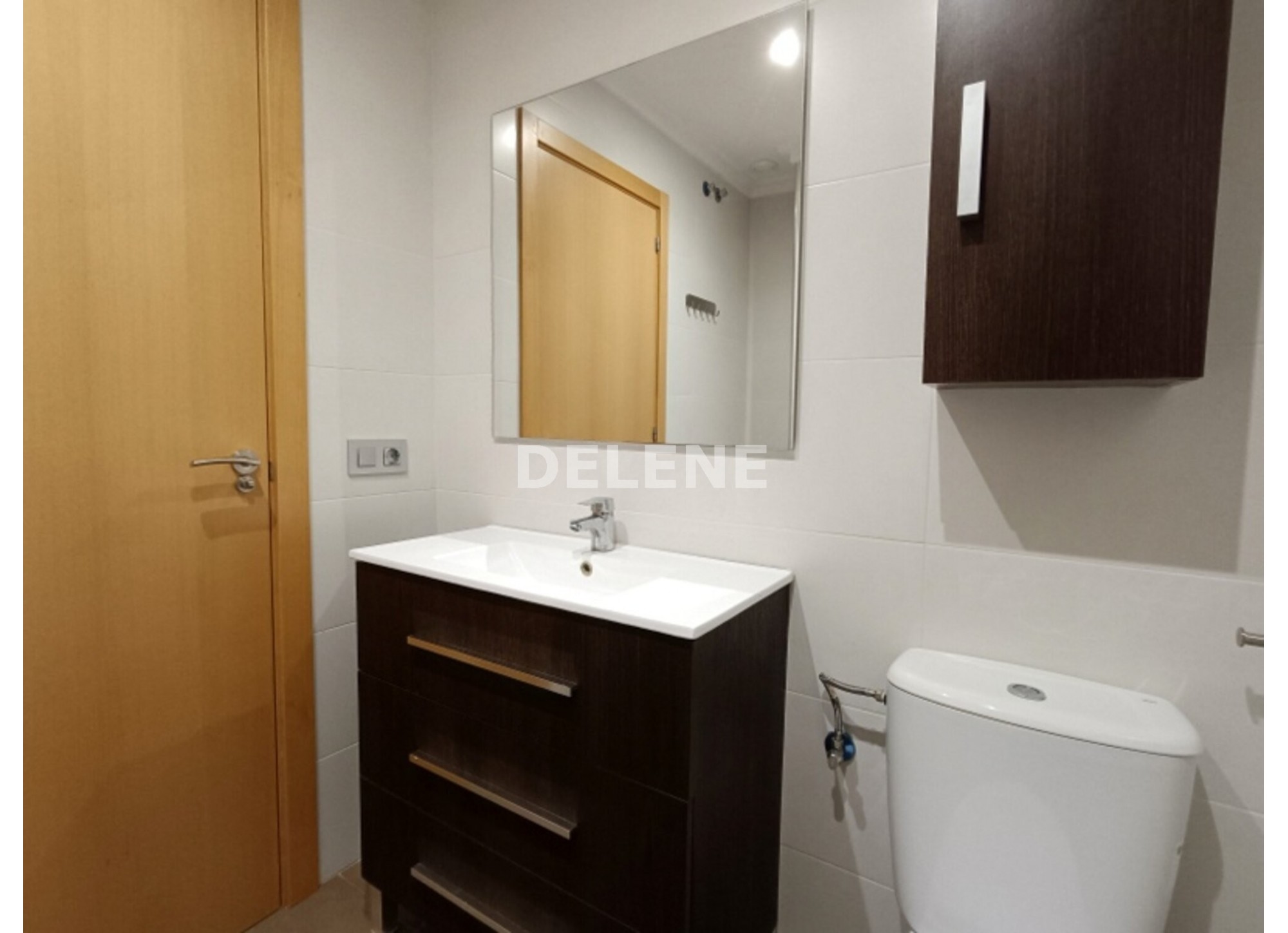 2874 PISO CON COCHERA, TRASTERO Y DOS BALCONES ZONA HOSPITAL