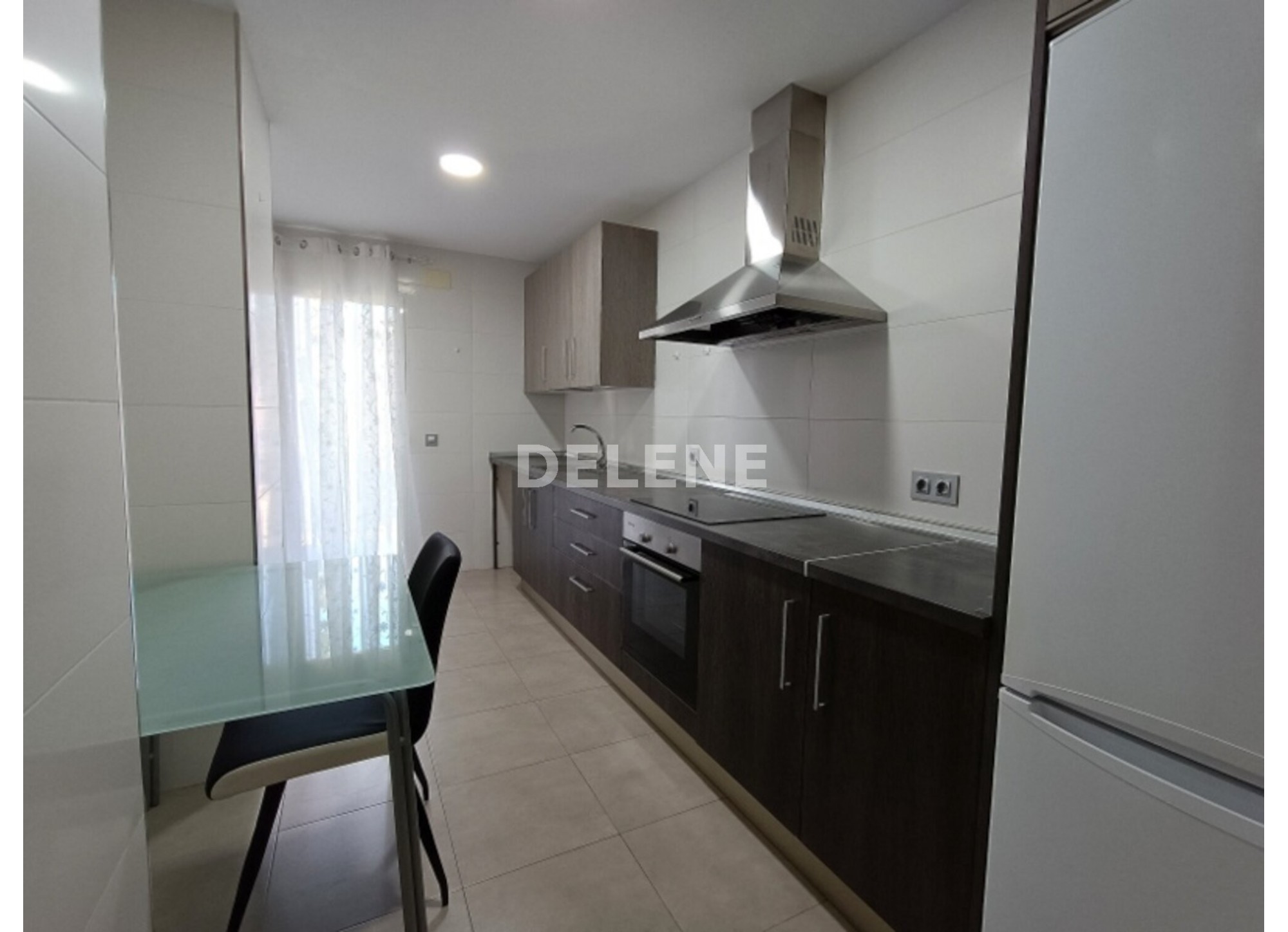 2874 PISO CON COCHERA, TRASTERO Y DOS BALCONES ZONA HOSPITAL