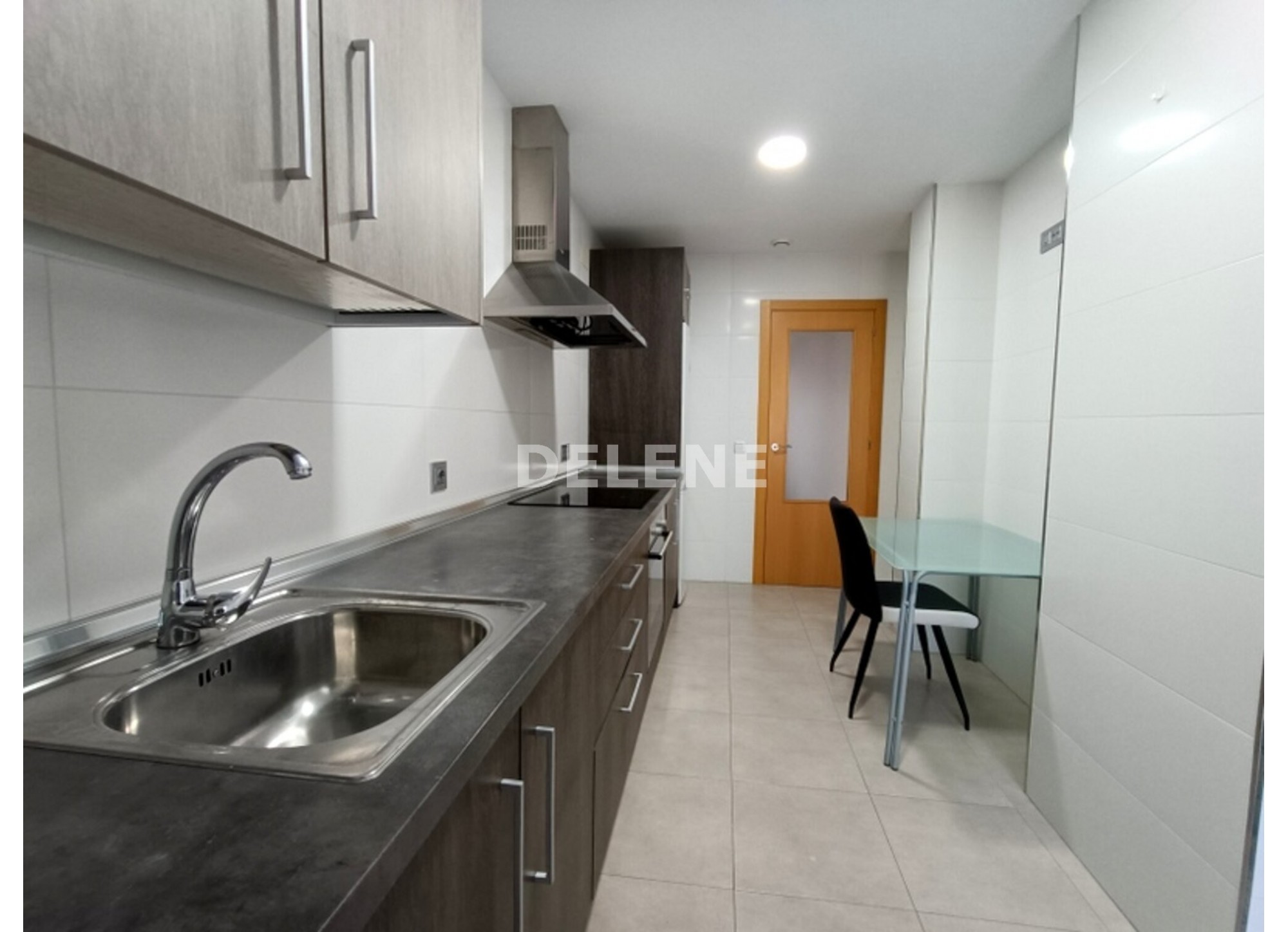 2874 PISO CON COCHERA, TRASTERO Y DOS BALCONES ZONA HOSPITAL