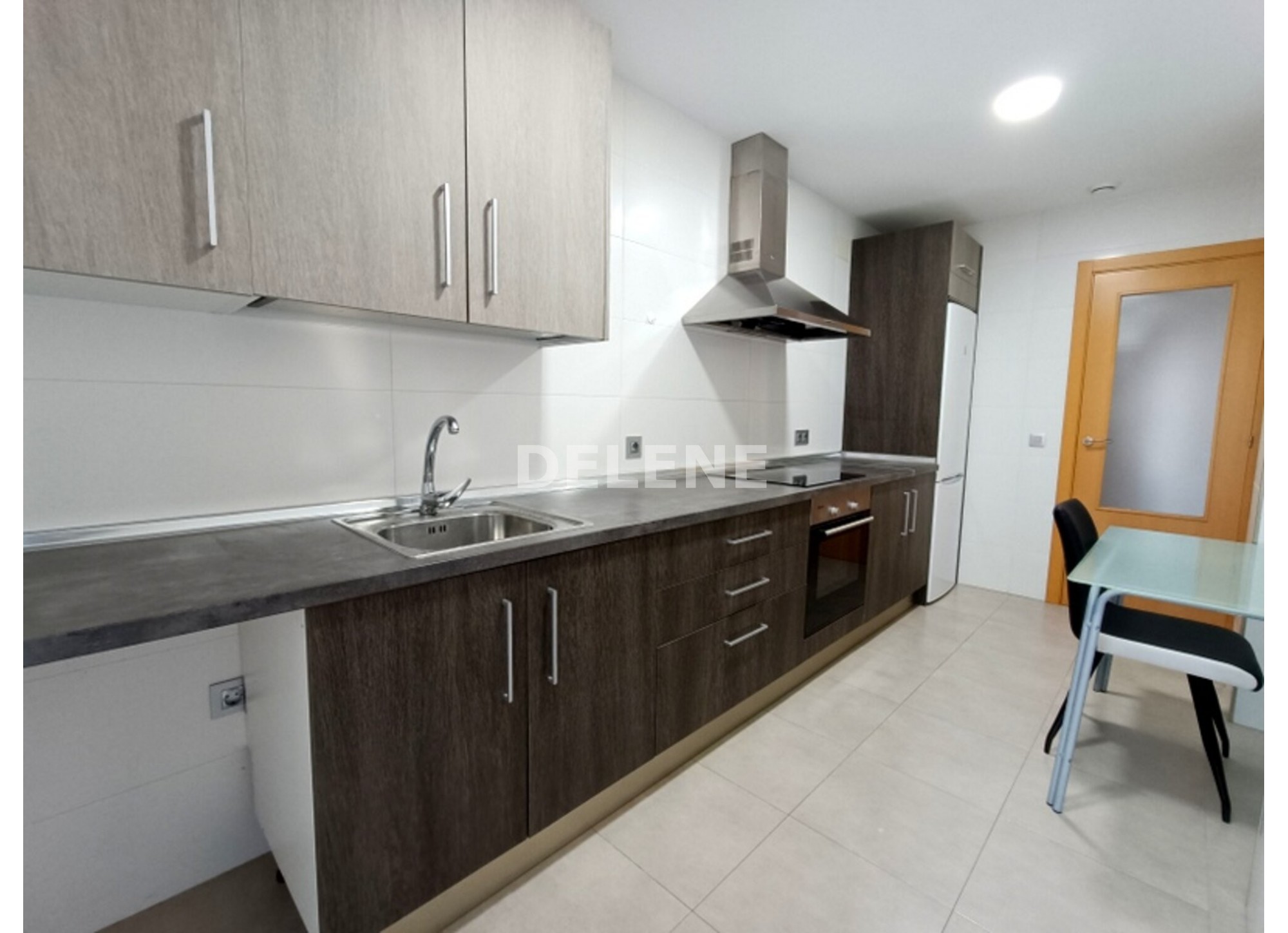 2874 PISO CON COCHERA, TRASTERO Y DOS BALCONES ZONA HOSPITAL