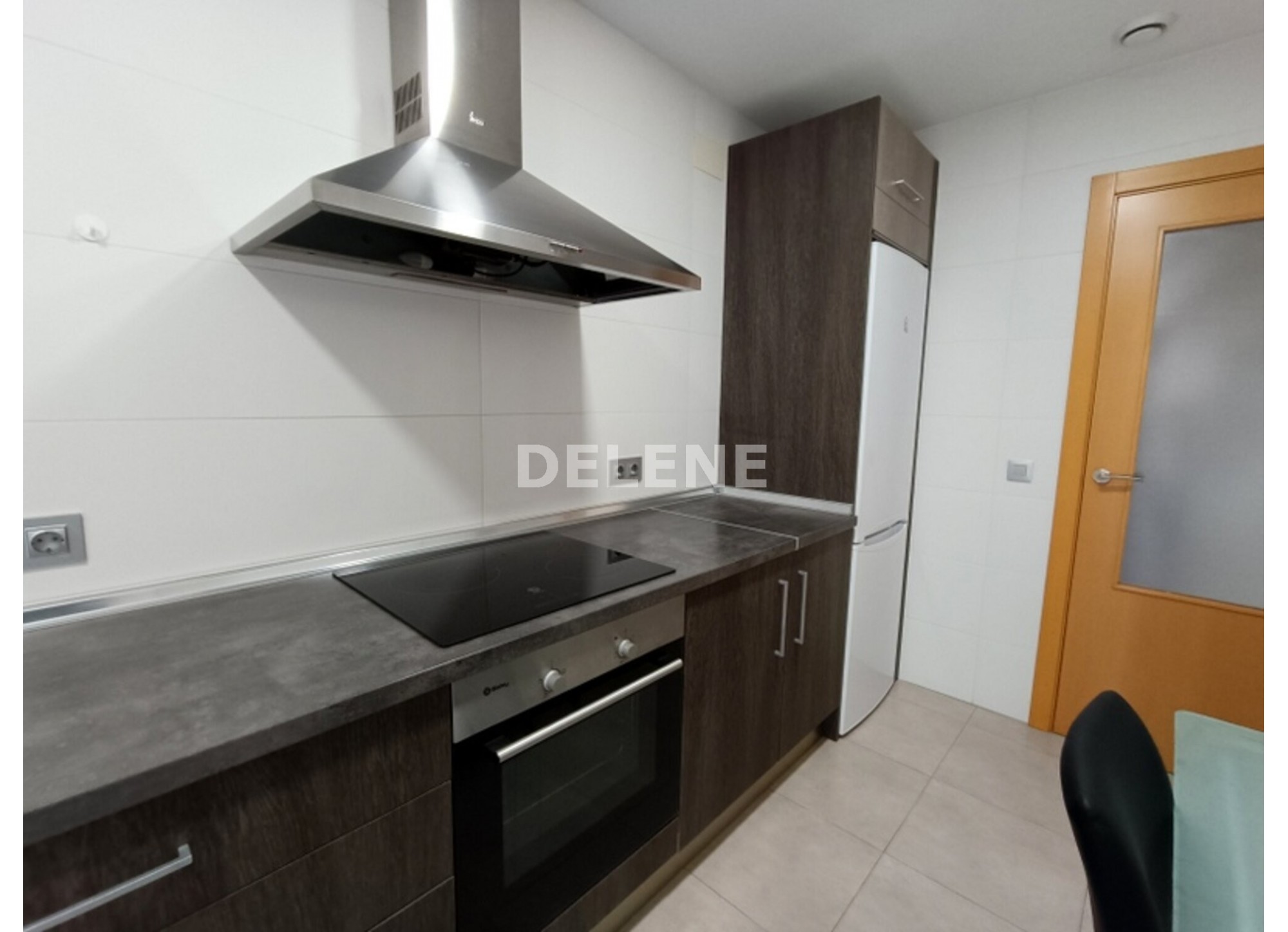 2874 PISO CON COCHERA, TRASTERO Y DOS BALCONES ZONA HOSPITAL