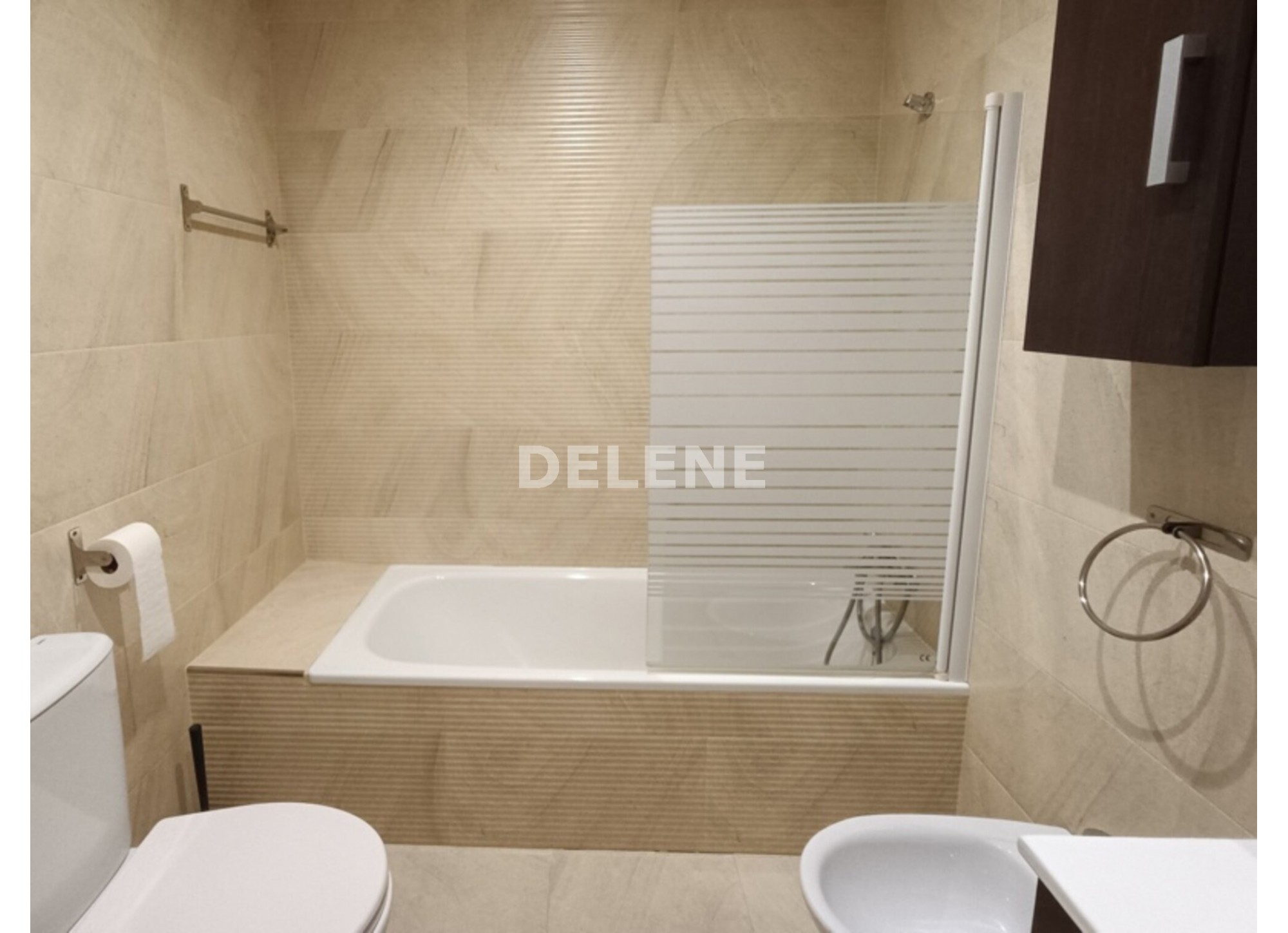 2874 PISO CON COCHERA, TRASTERO Y DOS BALCONES ZONA HOSPITAL