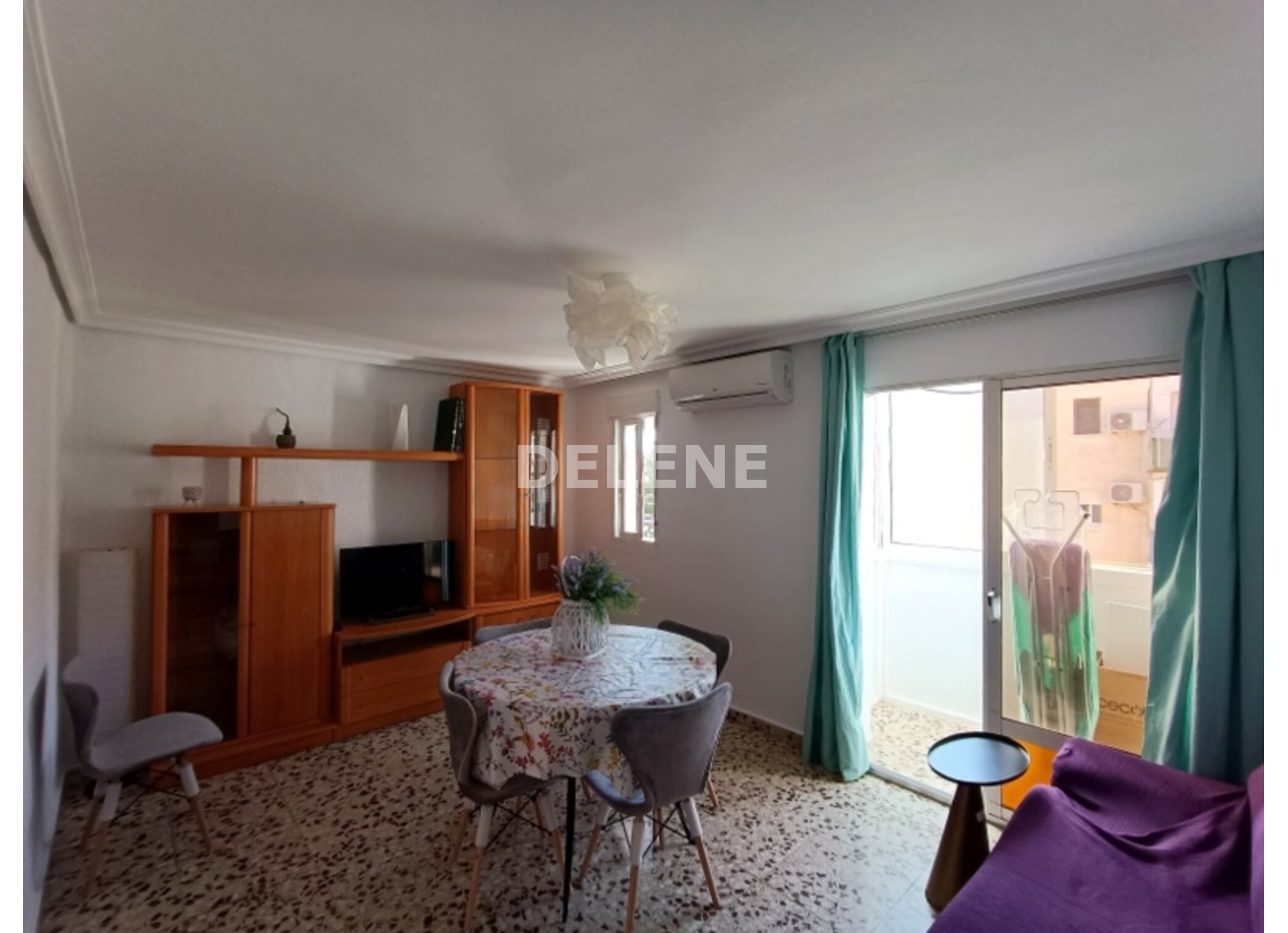 2875 PISO CON BALCÓN EN ZONA HOSPITAL