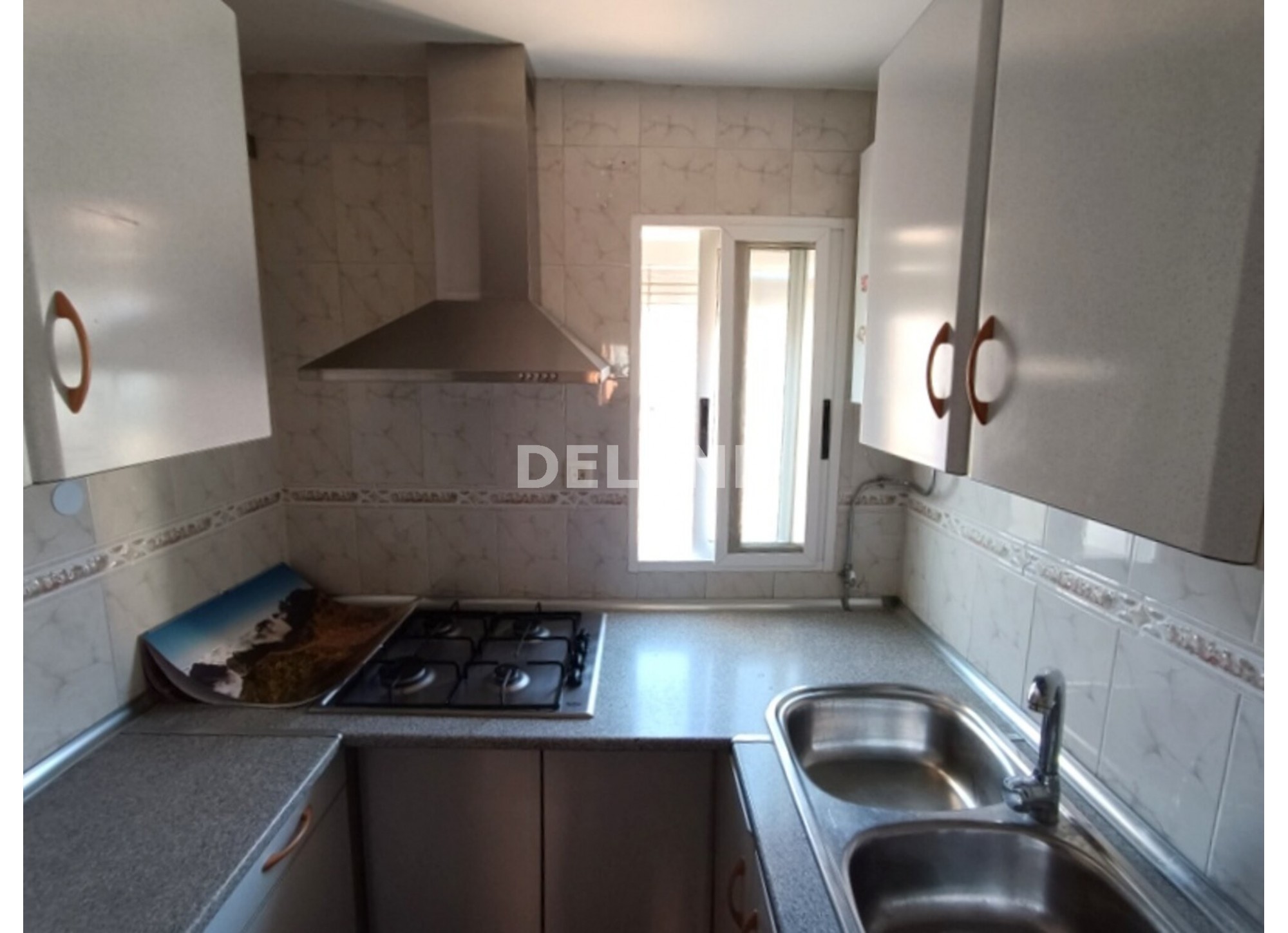 2875 PISO CON BALCÓN EN ZONA HOSPITAL