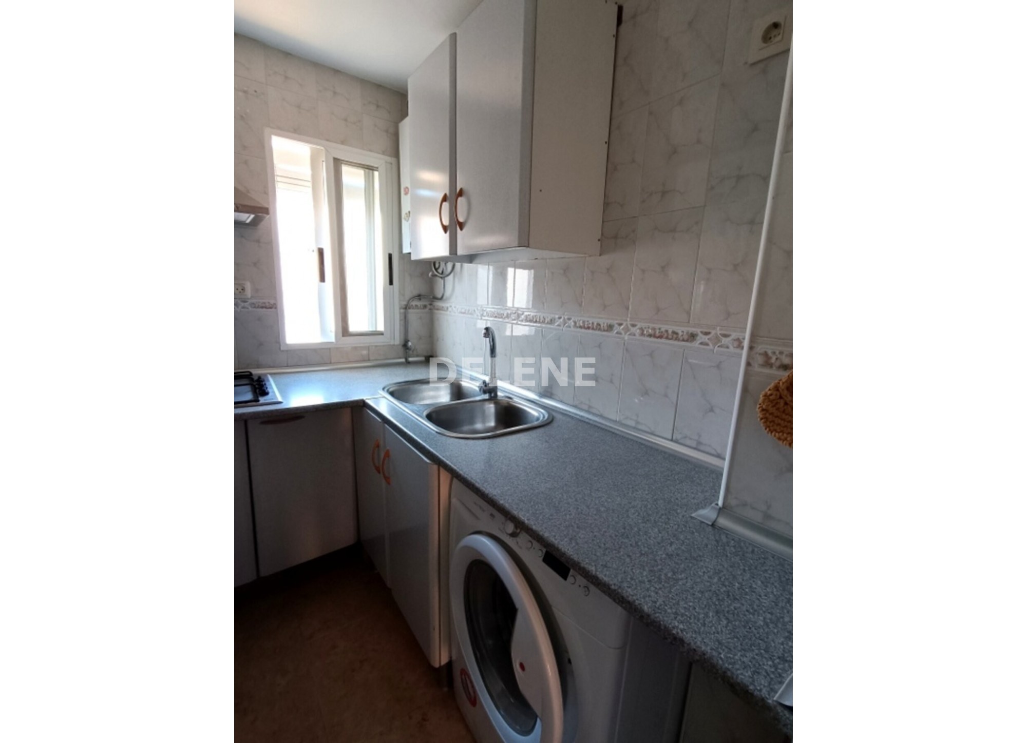 2875 PISO CON BALCÓN EN ZONA HOSPITAL