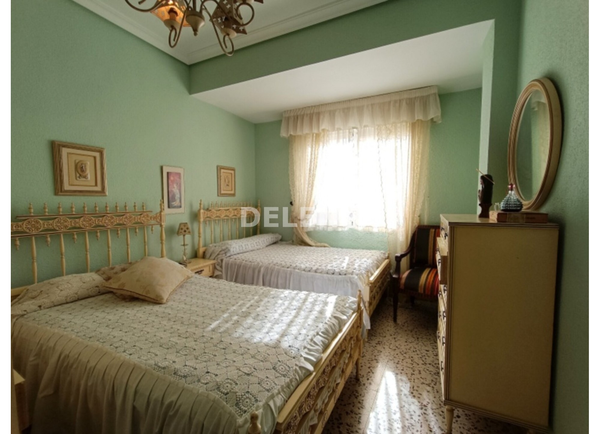 2876 PISO CON BALCONES EN ZONA CORAZÓN DE JESÚS