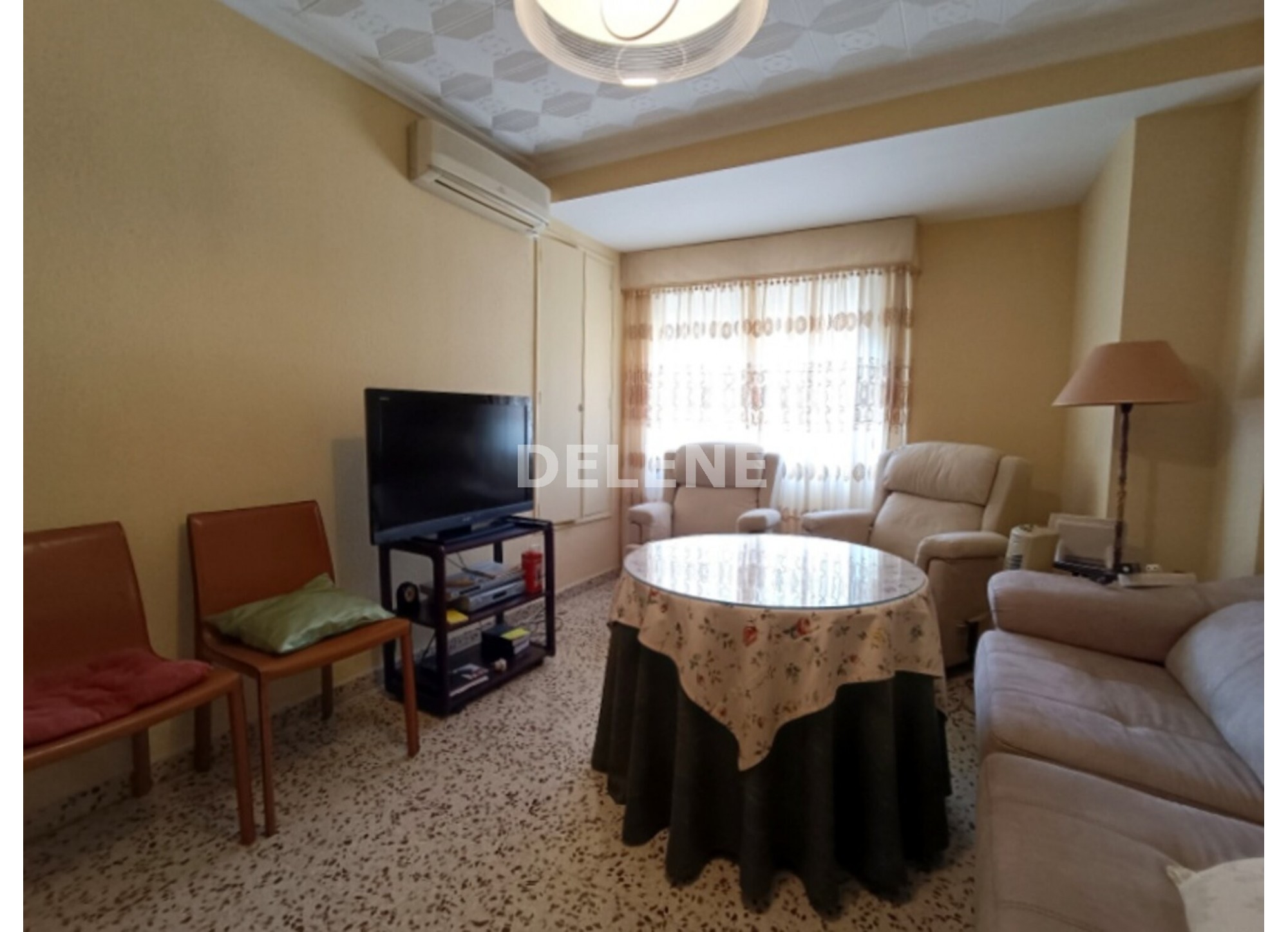 2876 PISO CON BALCONES EN ZONA CORAZÓN DE JESÚS