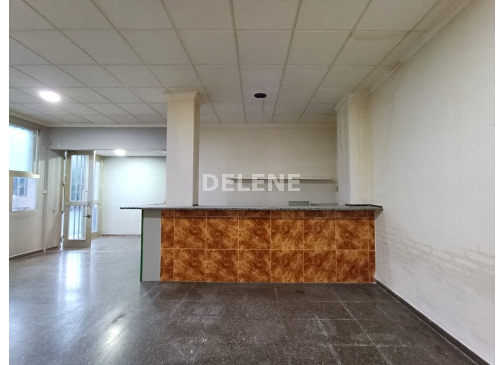 2877 LOCAL PRÓXIMO A MERCADONA