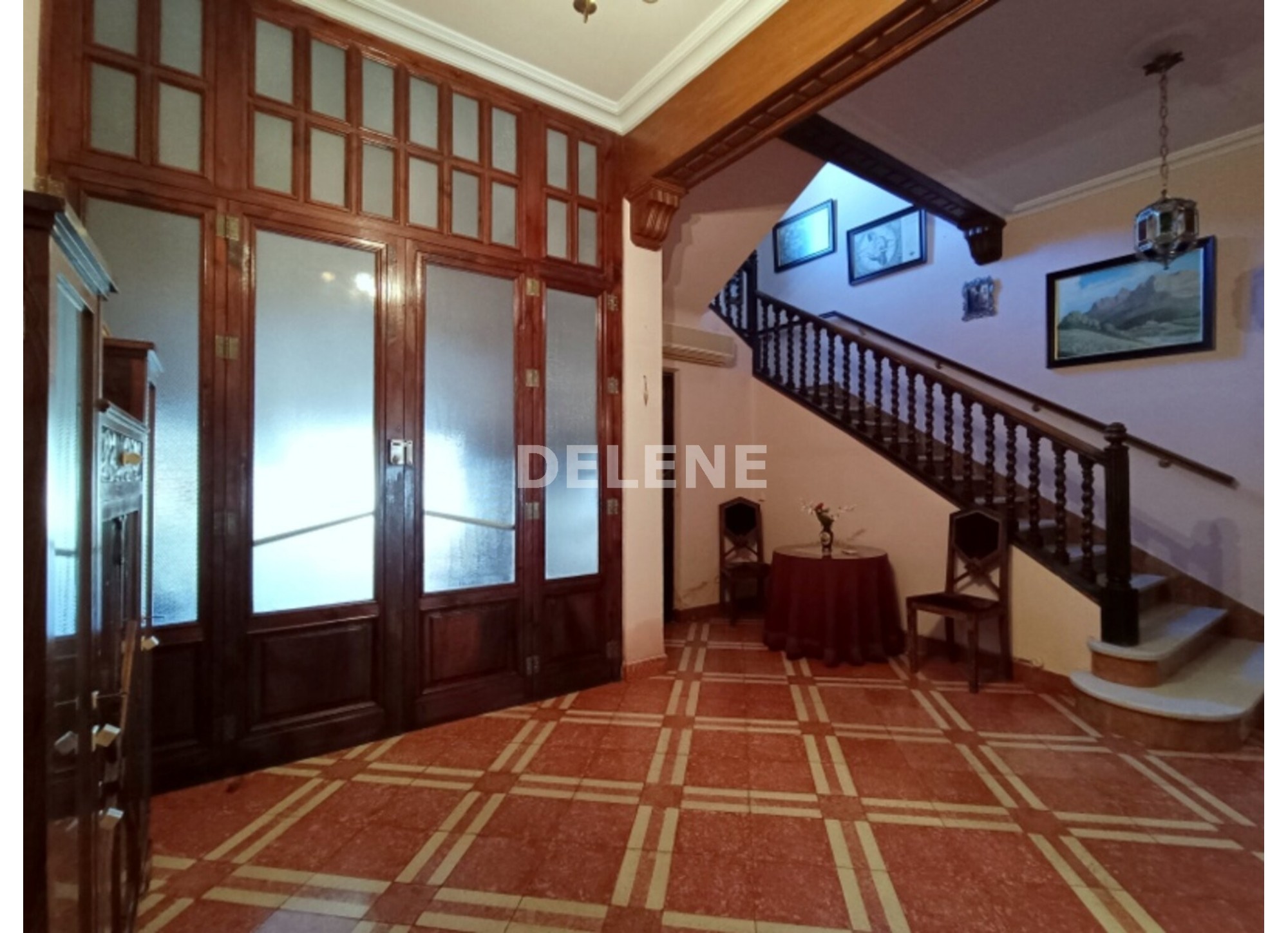 2879 CASA SEÑORIAL DE 691 m2, ZONA GRAN VÍA