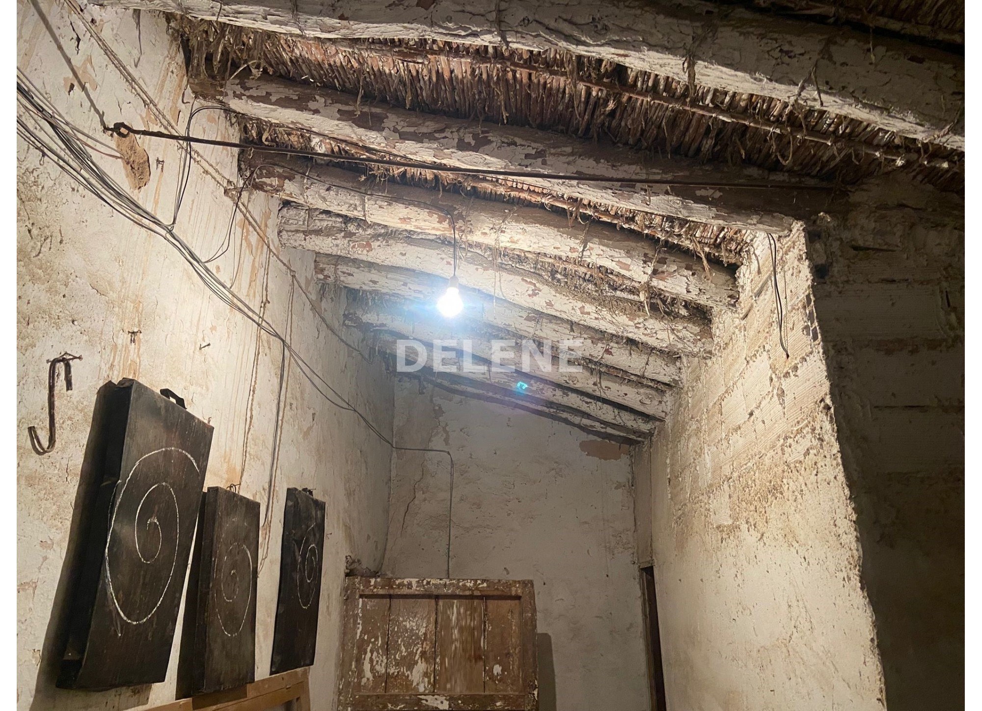 2744 CASA PRÓXIMA A CALLE ERAS