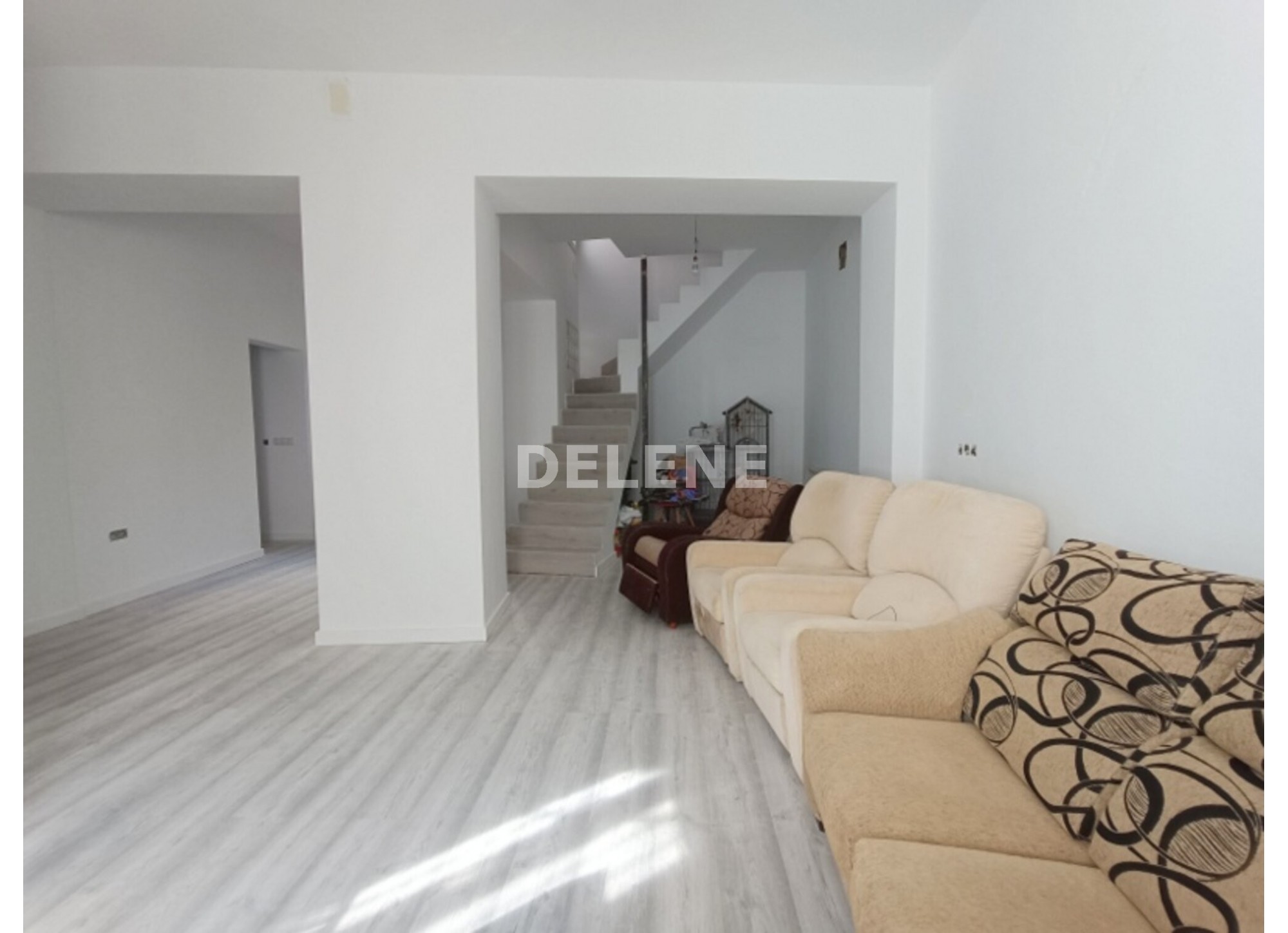 2880 CASA CON GARAJE, PATIO Y GARAJE EN REFORMA, ZONA CALLE DE ERAS