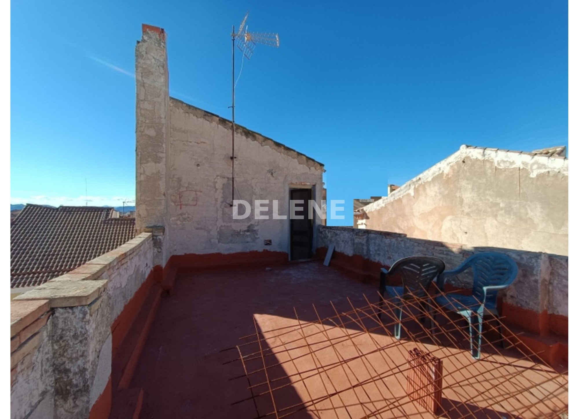 2880 CASA CON GARAJE, PATIO Y GARAJE EN REFORMA, ZONA CALLE DE ERAS