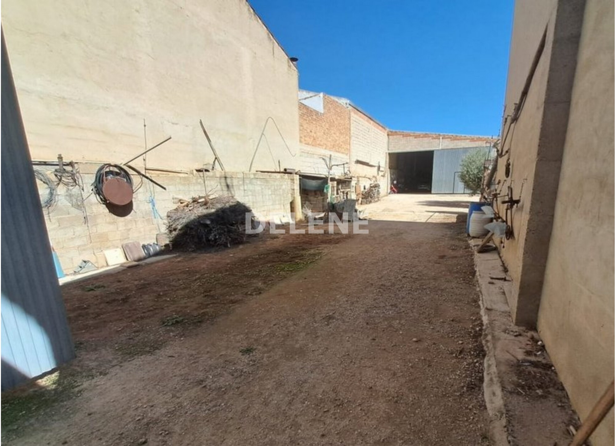 2881 CASA CON NAVE Y PARCELA, NAVA DE ABAJO