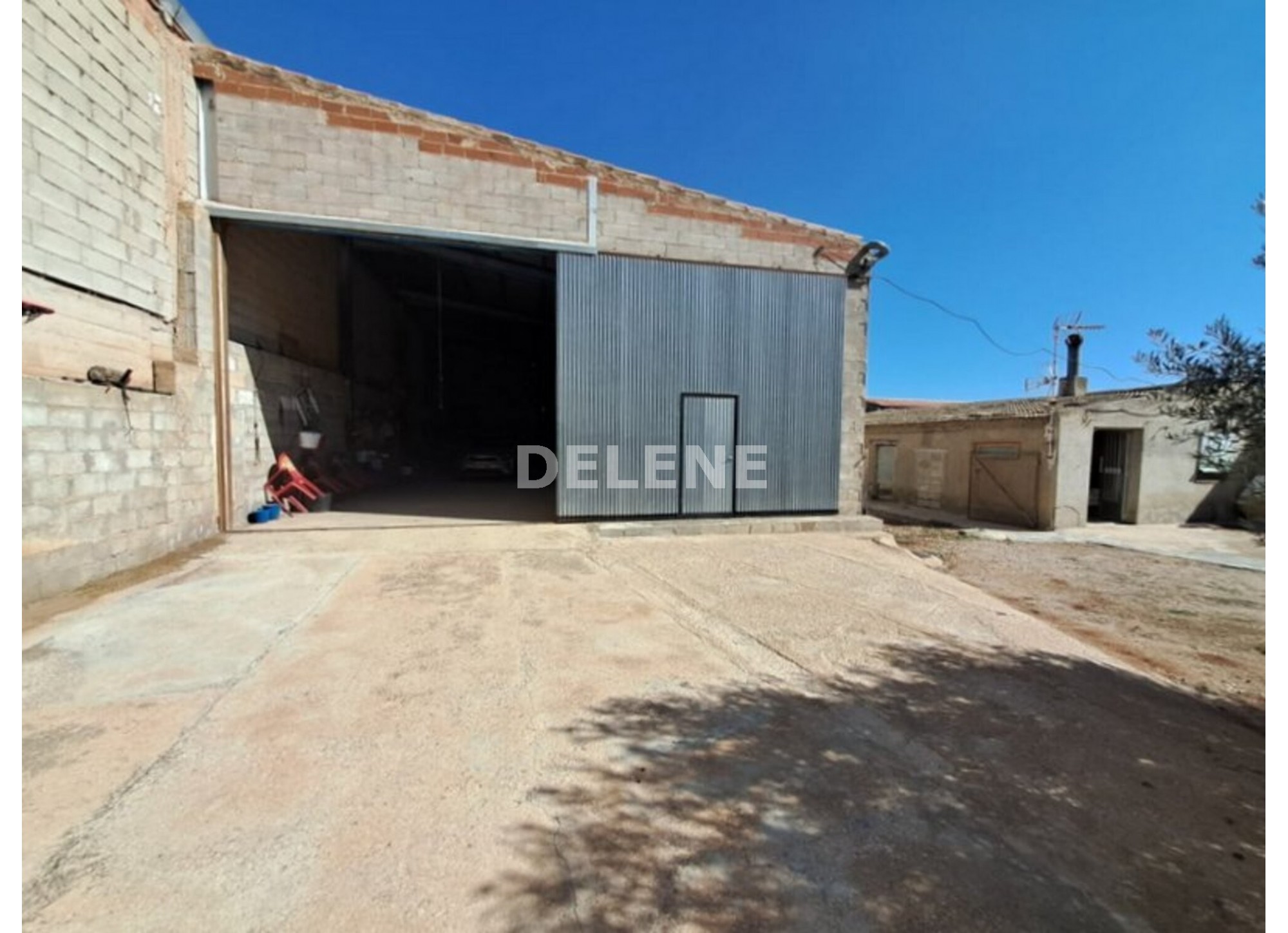 2881 CASA CON NAVE Y PARCELA, NAVA DE ABAJO