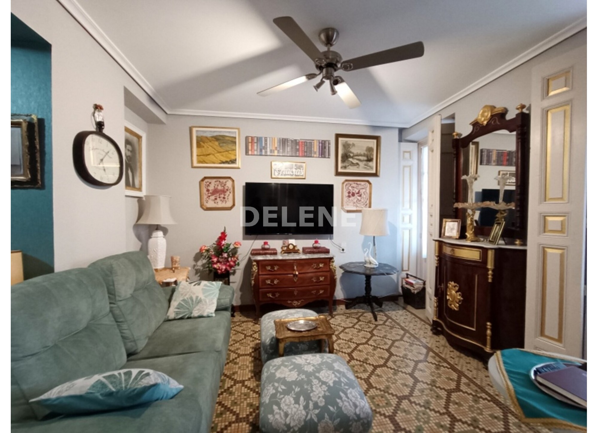 2882 PISO CON GARAJE, TERRAZA Y PATIO, ZONA MERCADO MUNICIPAL