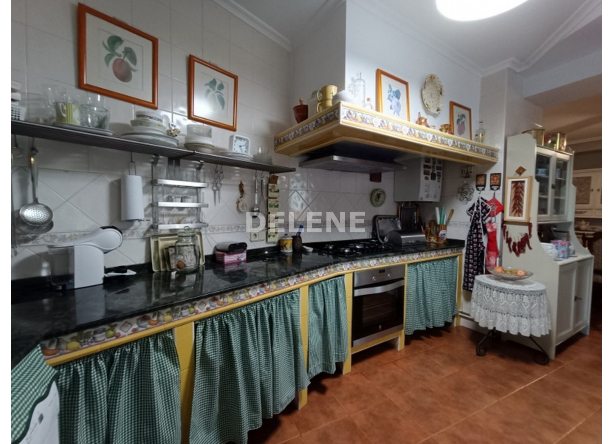 2882 PISO CON GARAJE, TERRAZA Y PATIO, ZONA MERCADO MUNICIPAL