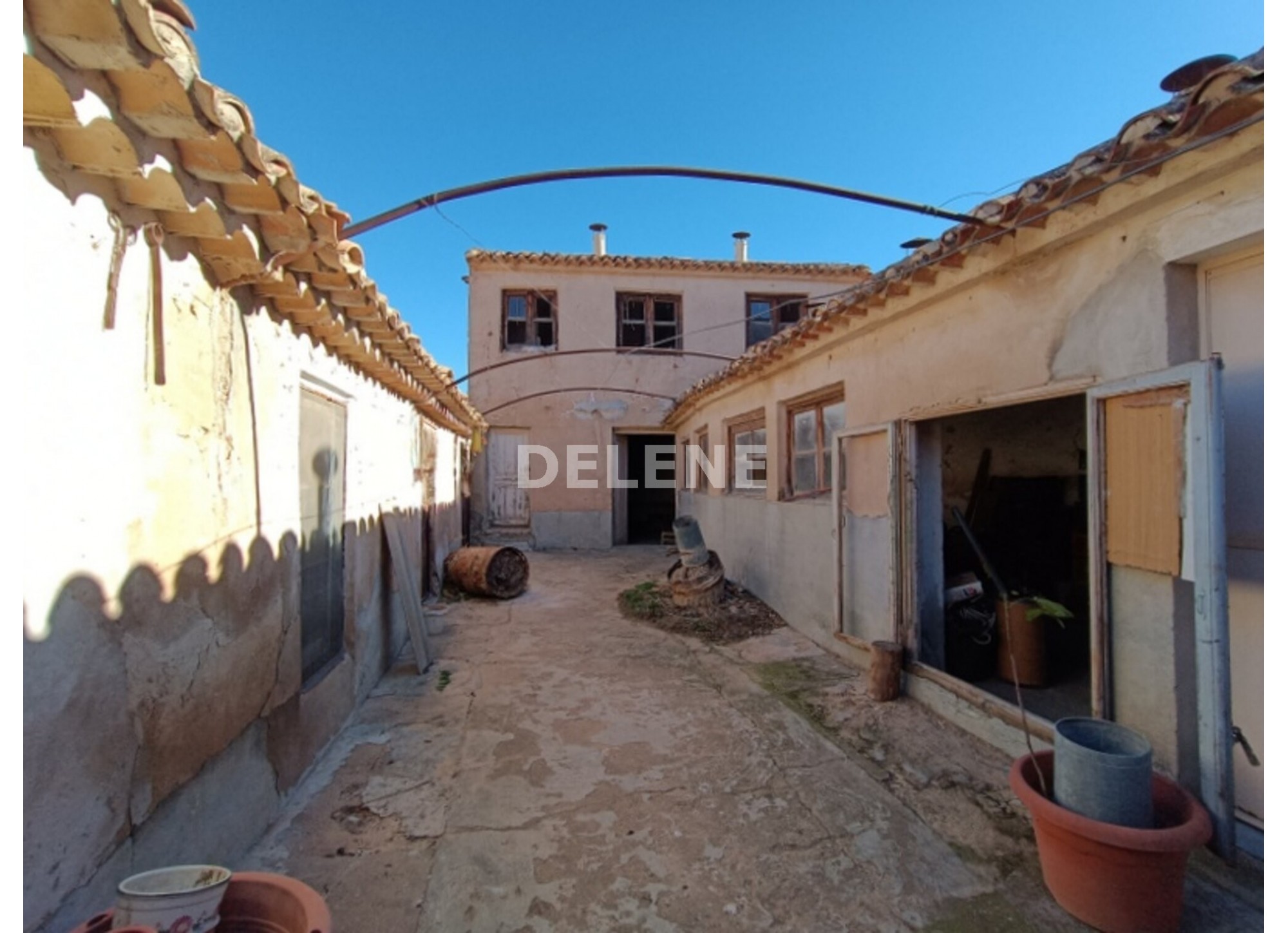 2883 CASA CON COCHERA Y PATIO, TOBARRA