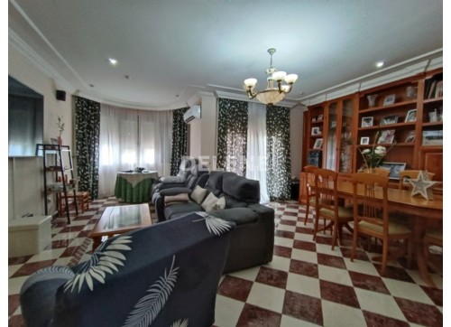 2887 PISO CON BALCONES Y TERRAZA, ZONA AVDA. CONSTITUCIÓN