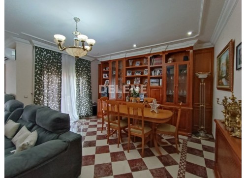 2887 PISO CON BALCONES Y TERRAZA, ZONA AVDA. CONSTITUCIÓN