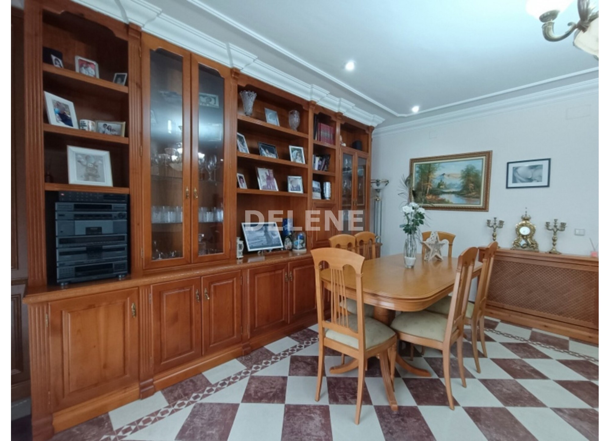 2887 PISO CON BALCONES Y TERRAZA, ZONA AVDA. CONSTITUCIÓN