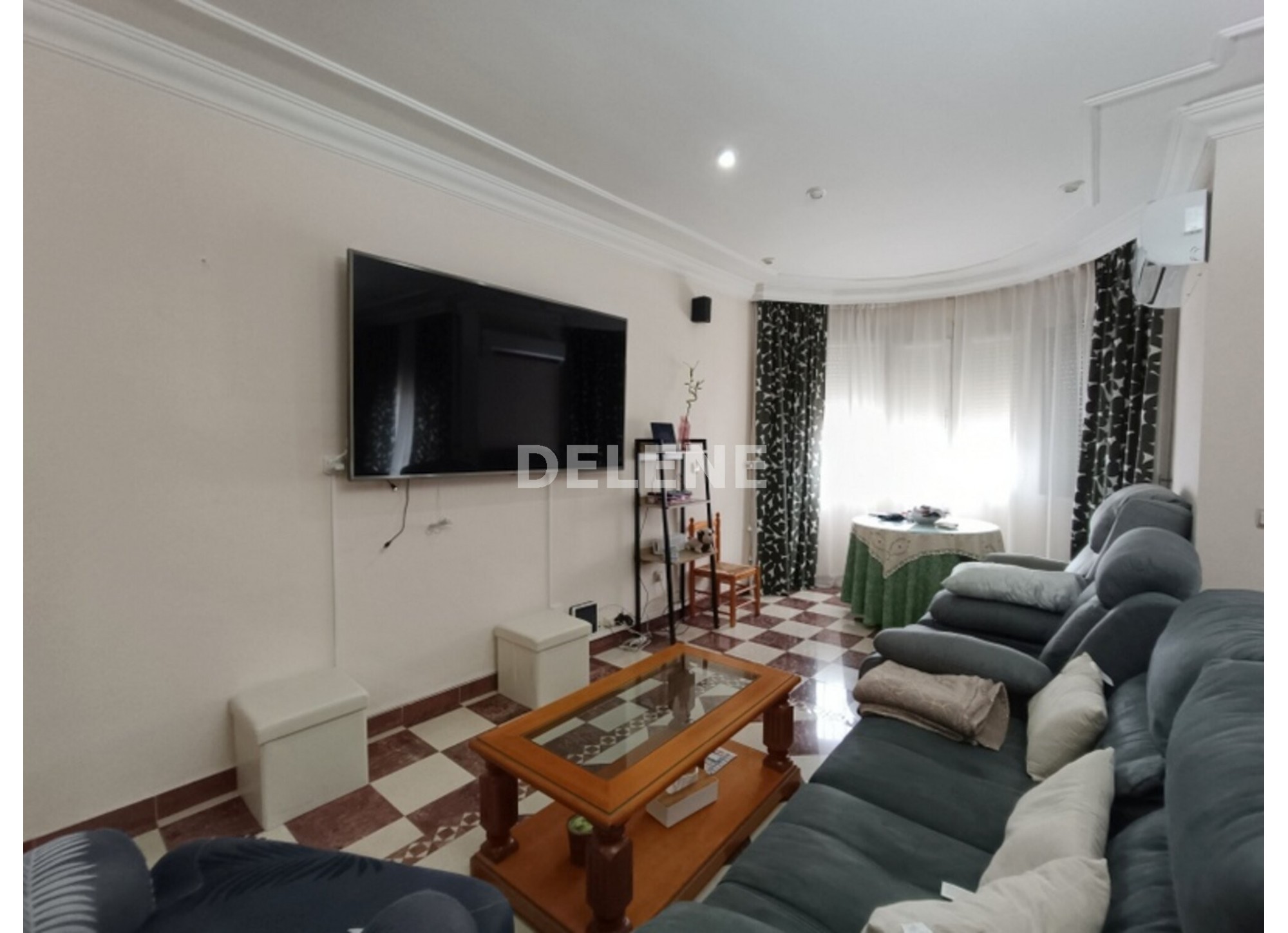 2887 PISO CON BALCONES Y TERRAZA, ZONA AVDA. CONSTITUCIÓN