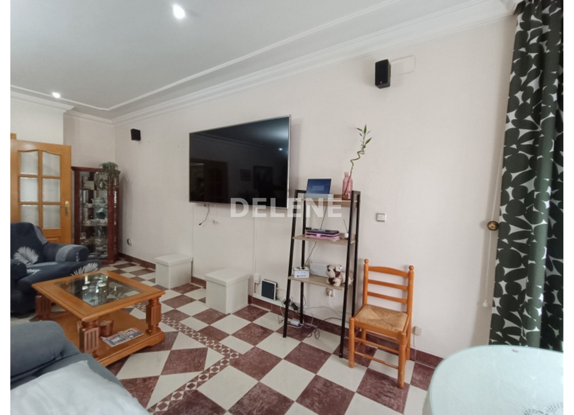 2887 PISO CON BALCONES Y TERRAZA, ZONA AVDA. CONSTITUCIÓN