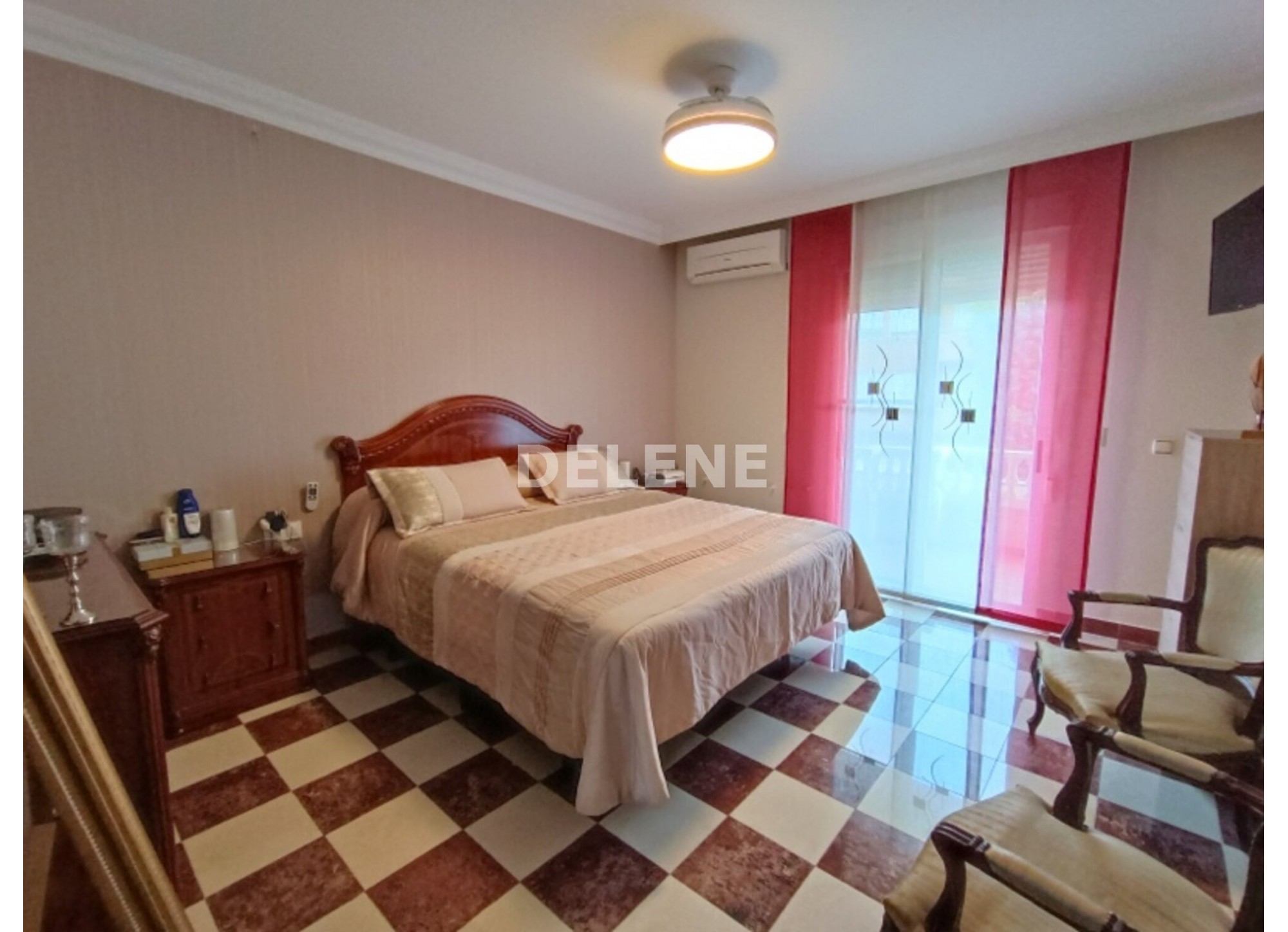 2887 PISO CON BALCONES Y TERRAZA, ZONA AVDA. CONSTITUCIÓN